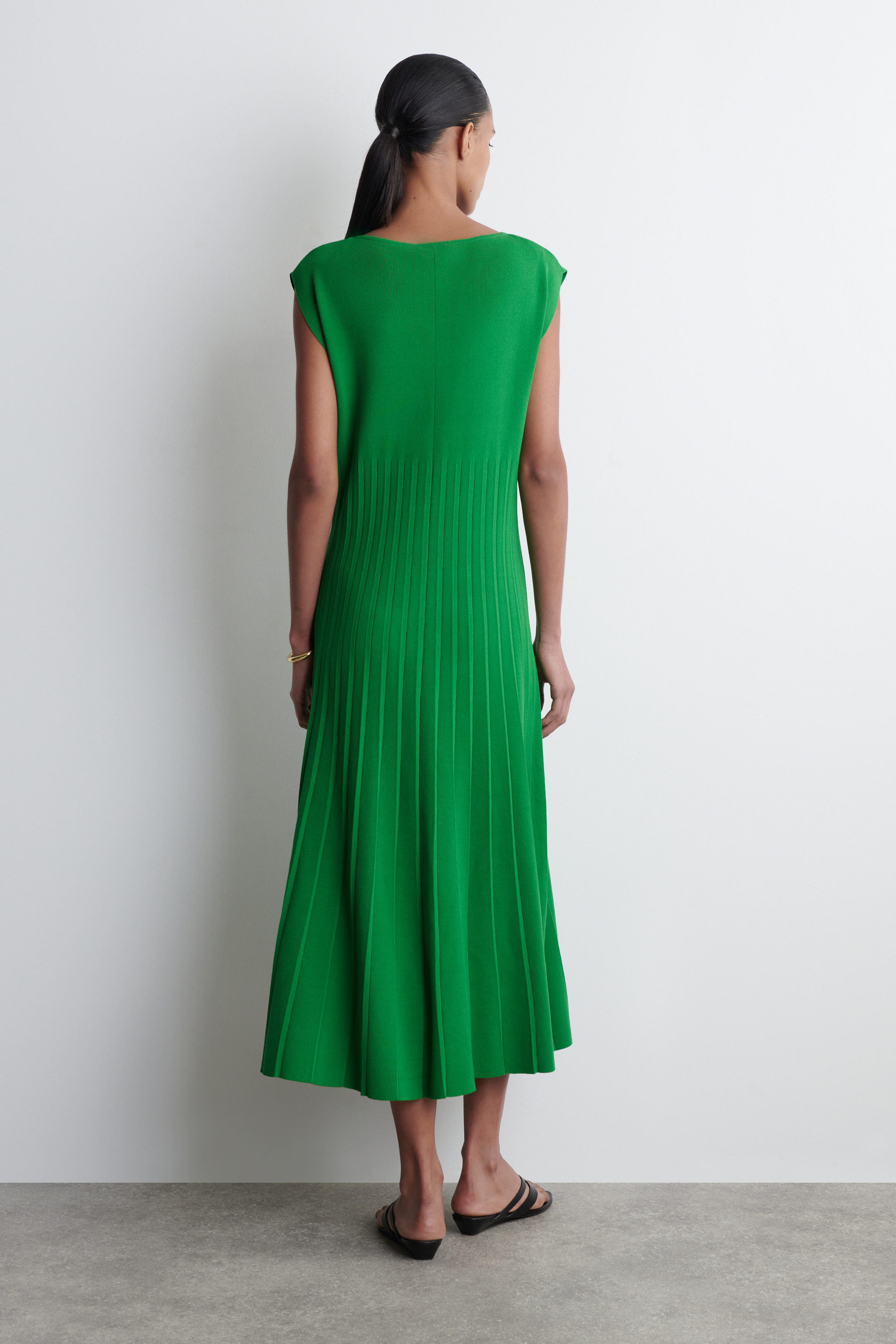 KNITTED PLEATED MAXI DRESS - GREEN | COS