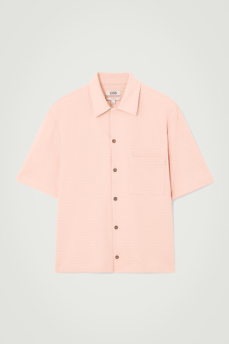 Short-Sleeved Seersucker Shirt in Pink