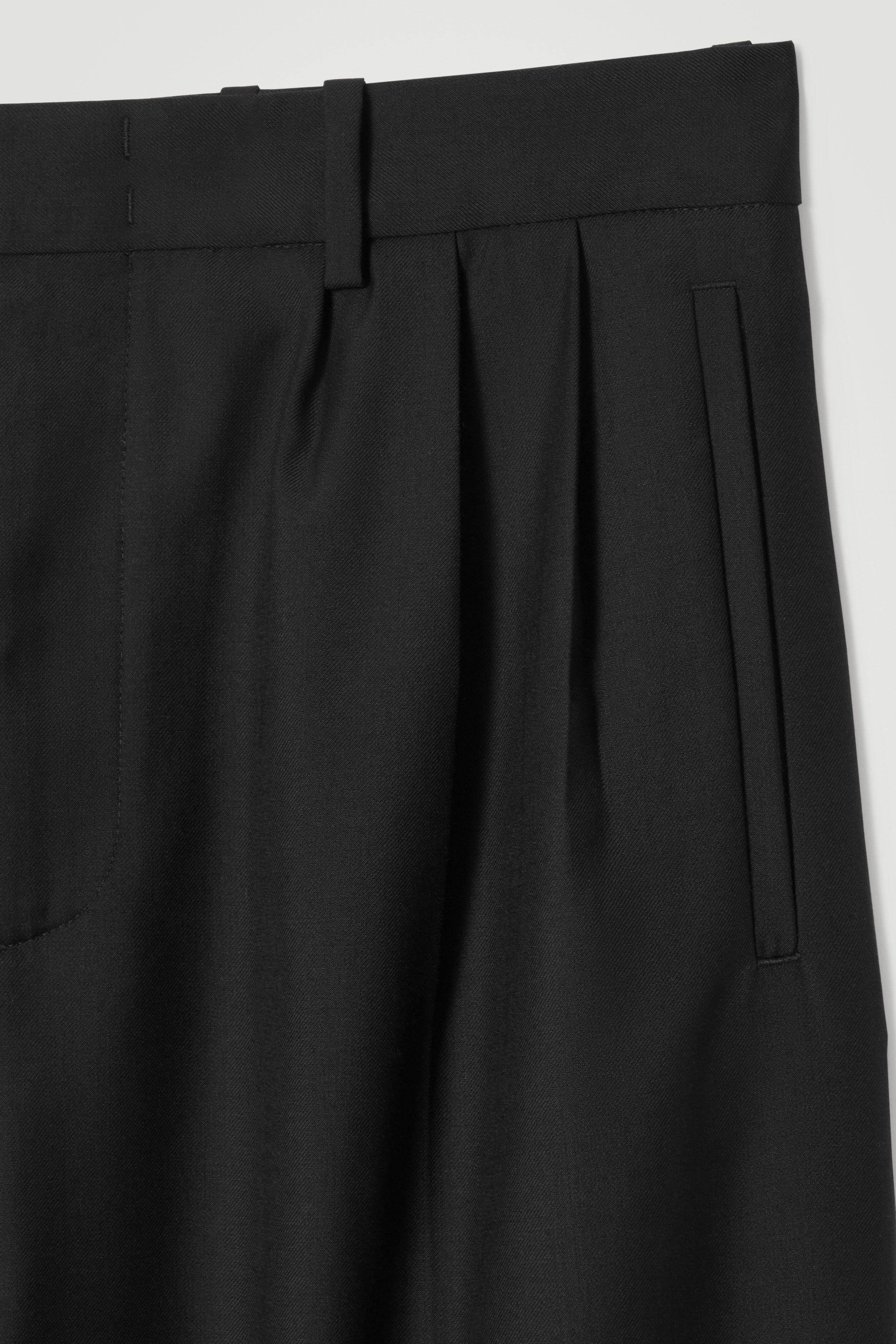 PLEATED WOOL WIDE-LEG TROUSERS - BLACK | COS