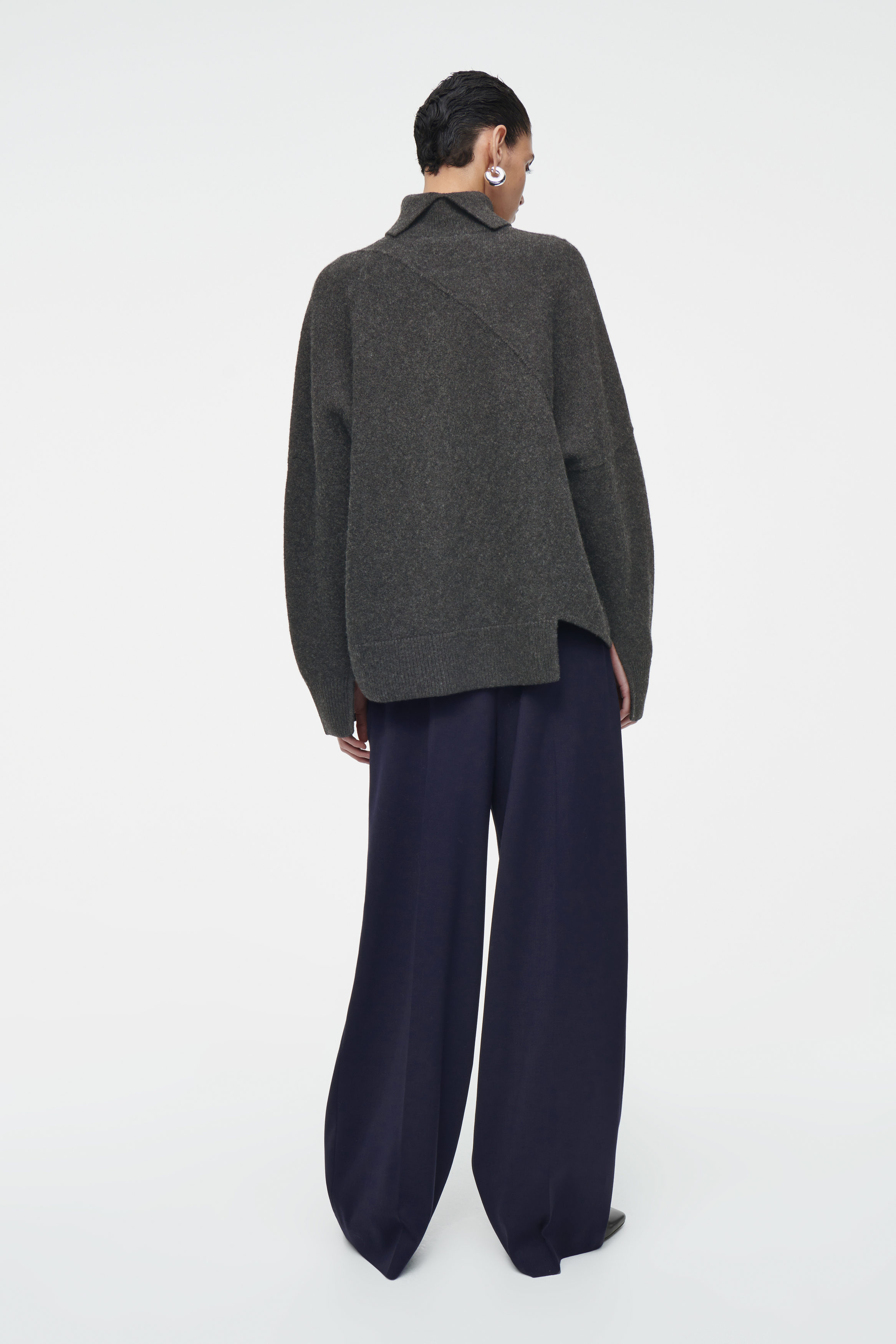 RELAXED TAILORED WOOL WIDE-LEG TROUSERS - BLACK