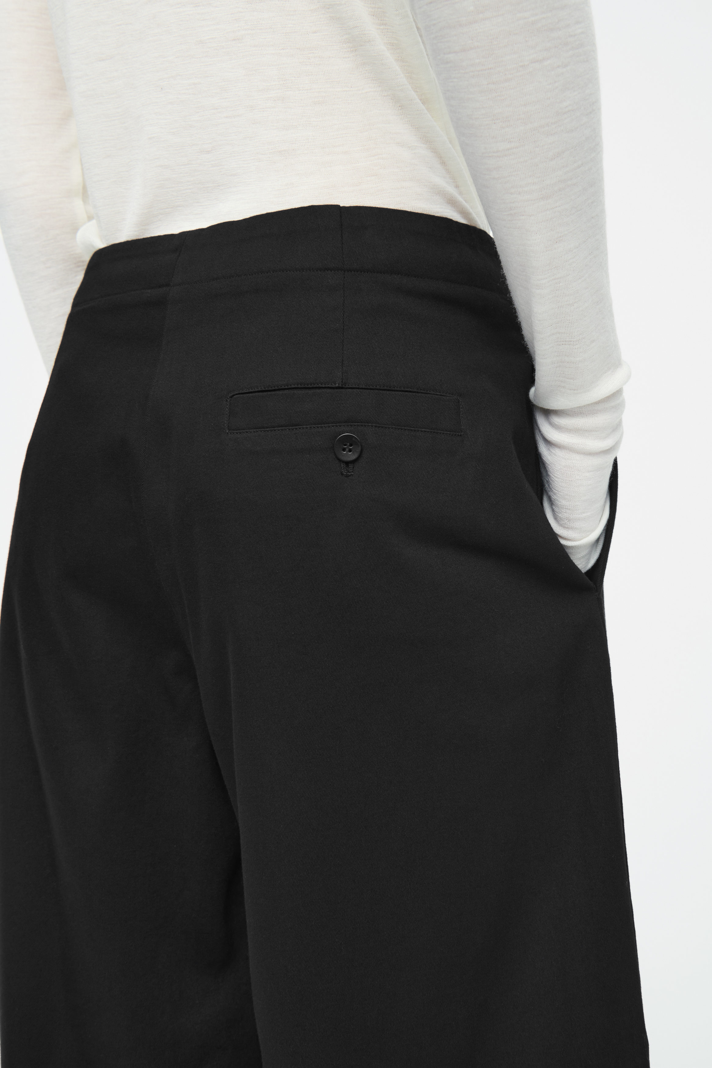 最終限定値下げCOS |Pleated Barrel-Leg Chinos PLEATED BARREL-LEG CHINOS - KHAKI | COS