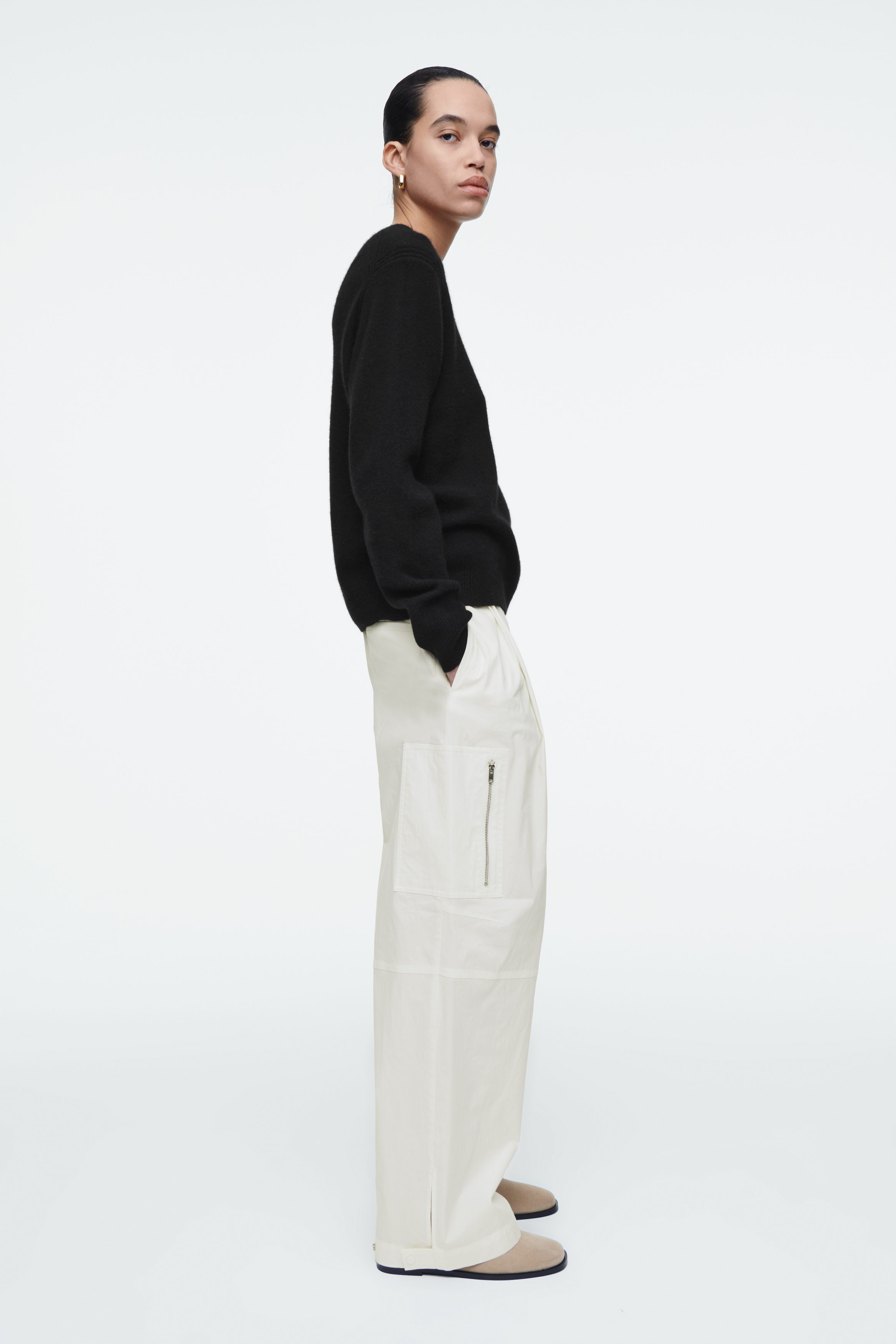 UTILITY BARREL-LEG CARGO PANTS - OFF-WHITE | COS