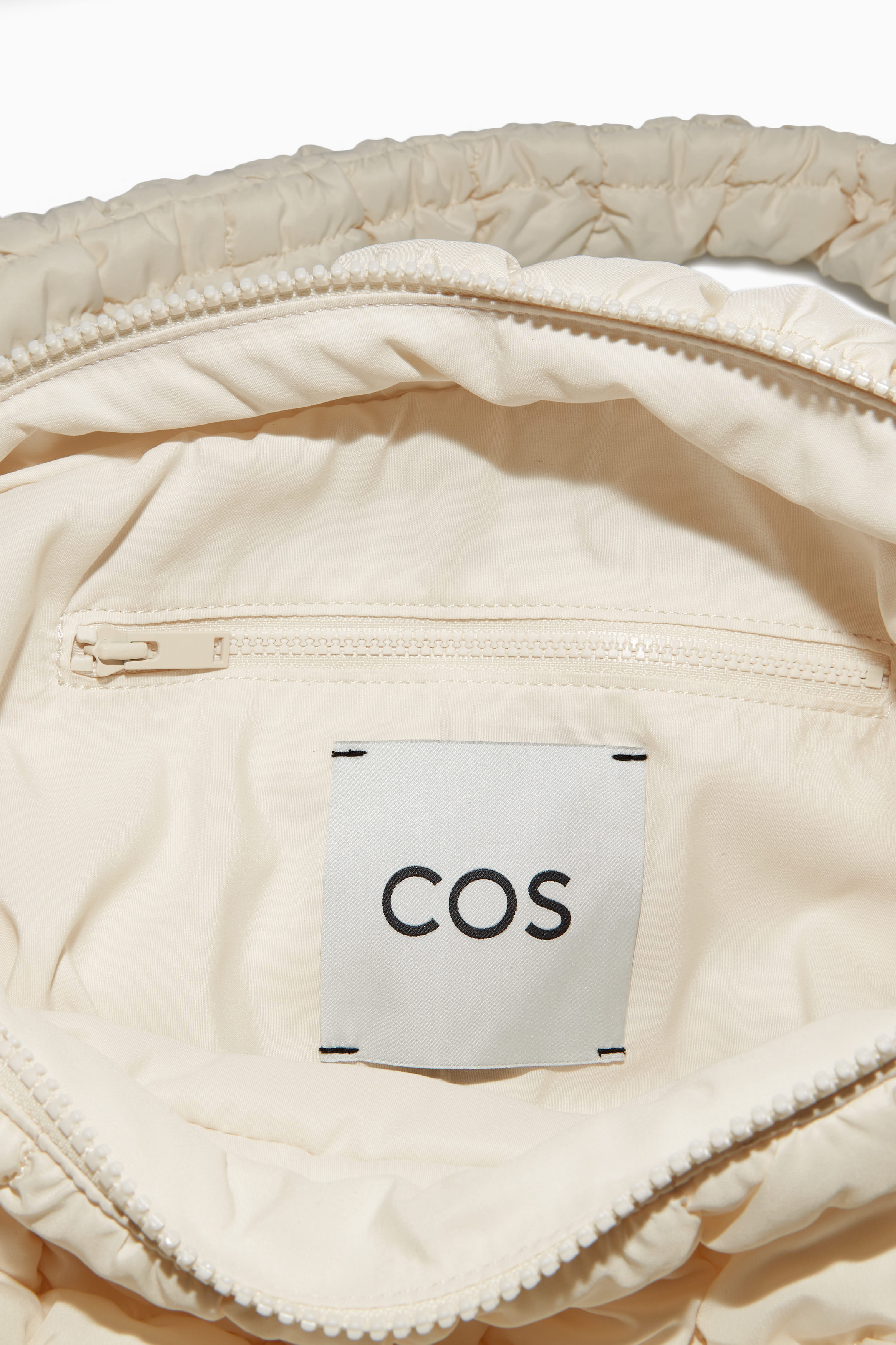 ★送料・関税込★COS★Quilted Oversized Shoulder Bag★ COS Recycled Polyester Quilted Oversized Shoulder Bag in