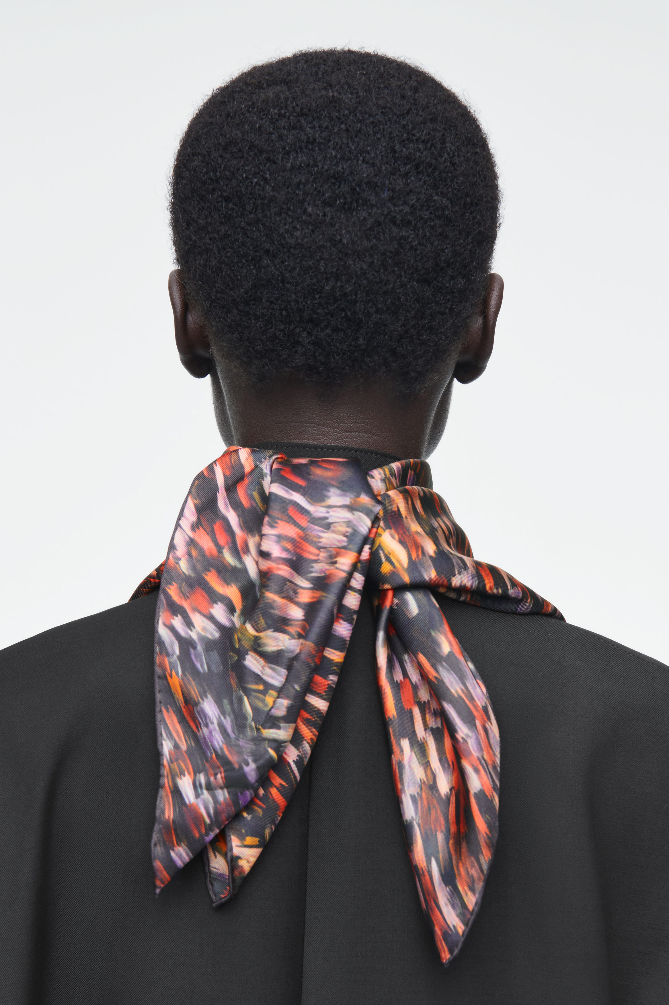 マメクロゴウチ Floral Embroidered Silk Scarf マメクロゴウチ Floral Embroidered Silk Scarf