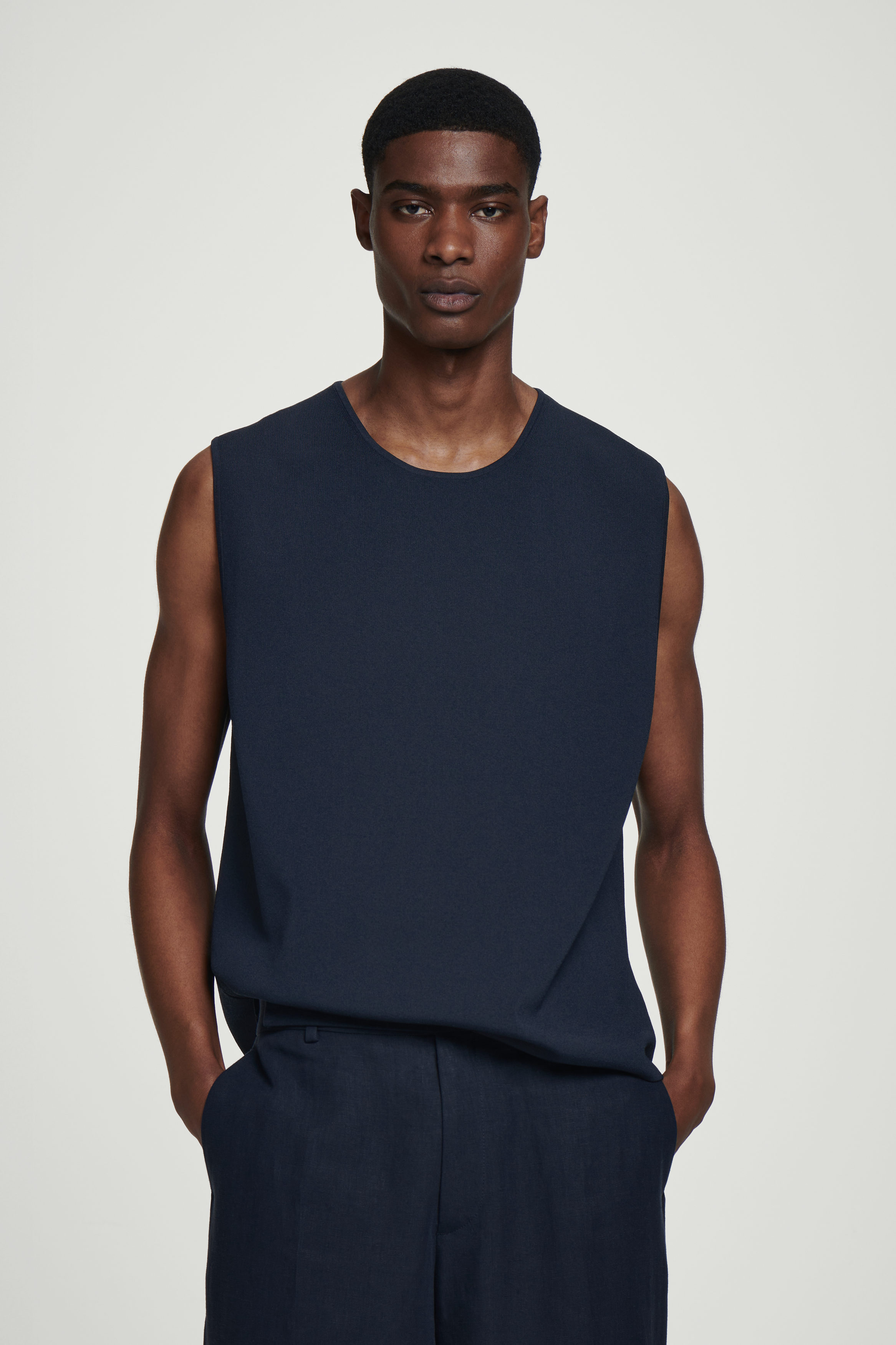 KNITTED ATHLETIC TANK TOP - NAVY | COS