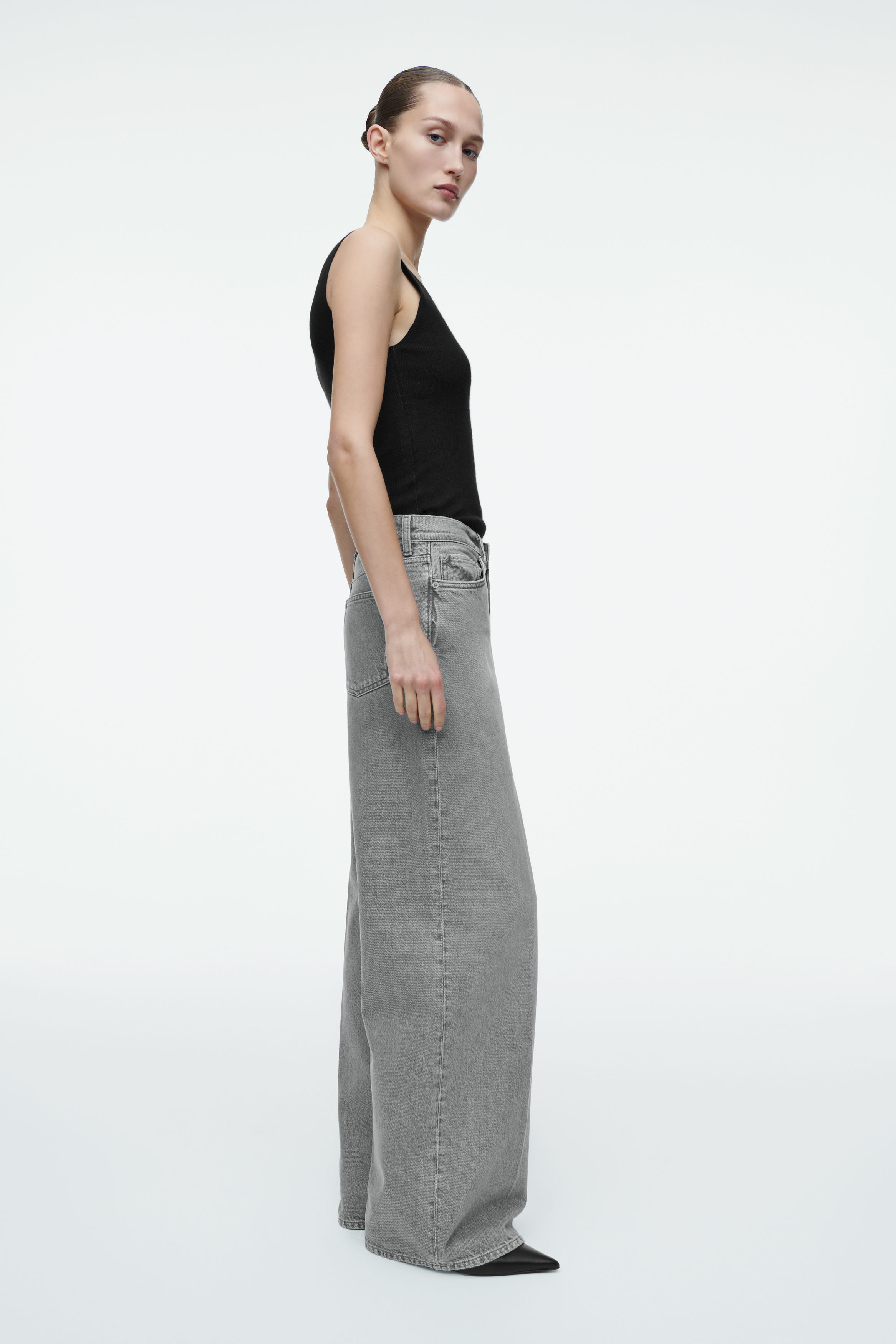Wide-Leg Jeans - COS