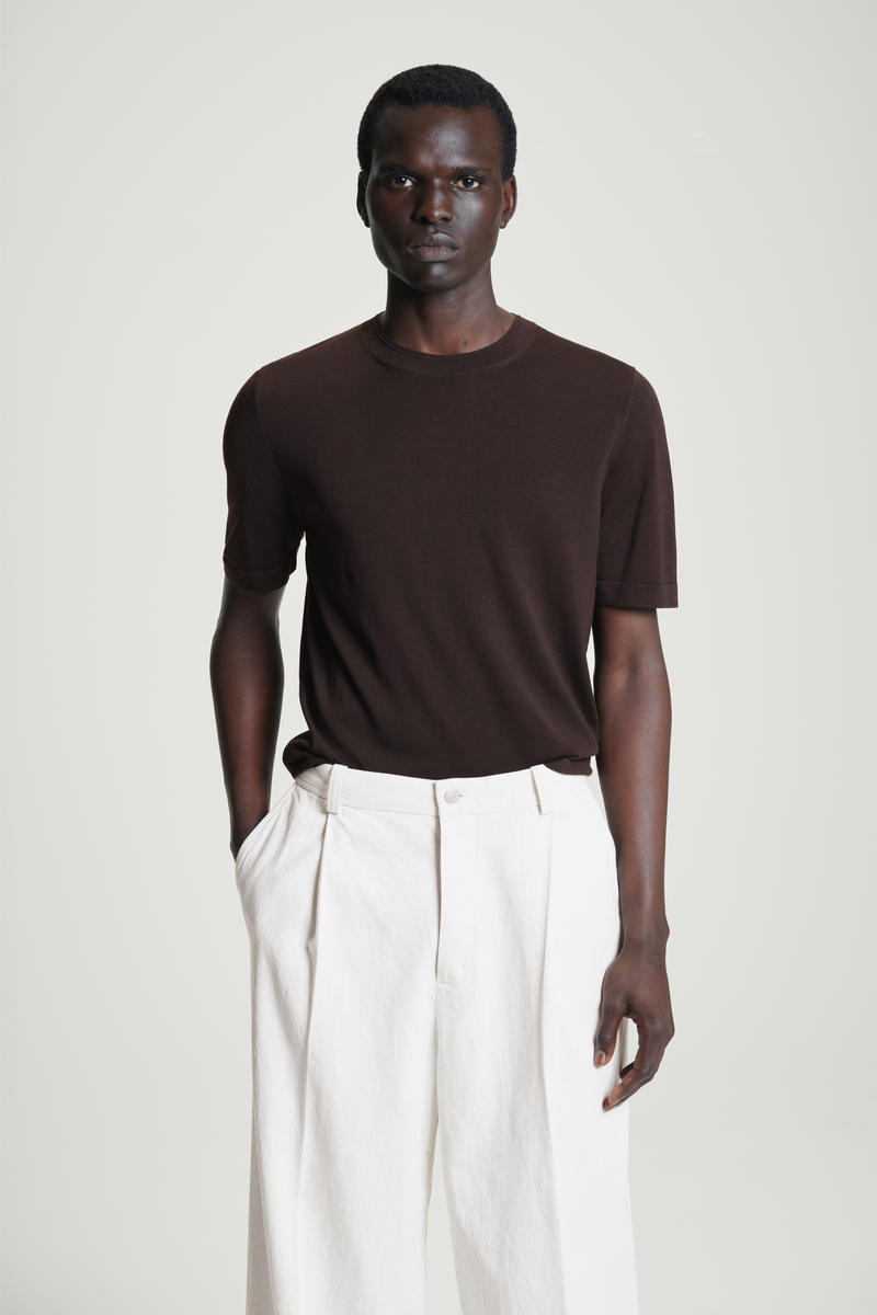 Slim Silk Knitted T-Shirt in Brown