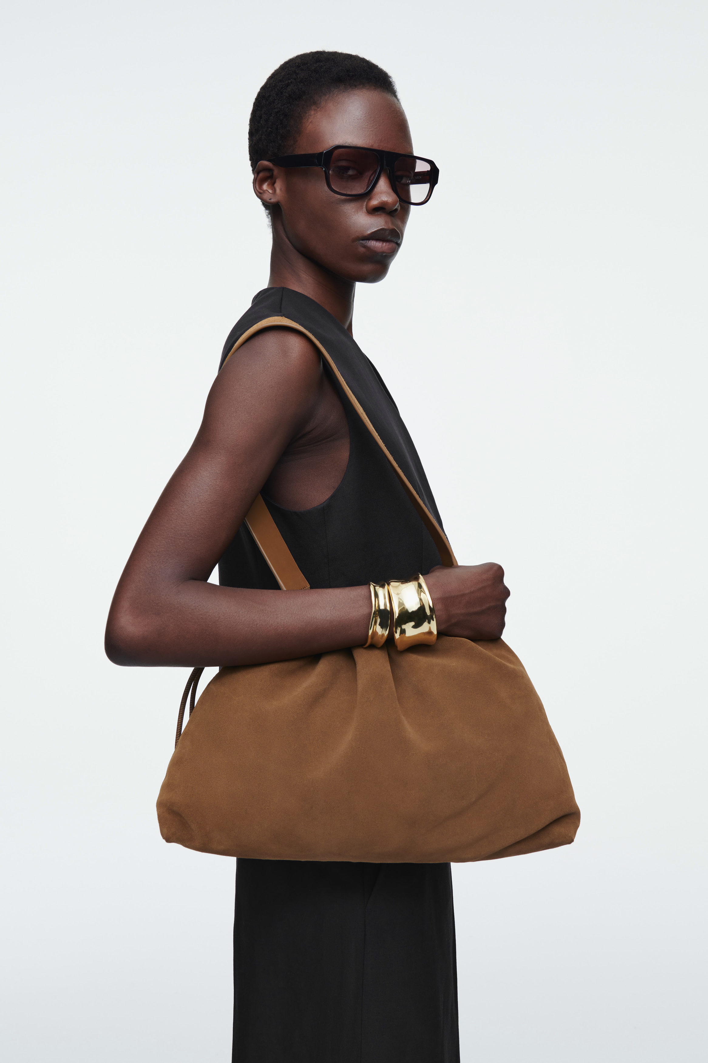 CAVATELLI CLUTCH BAG - SUEDE - BROWN | COS