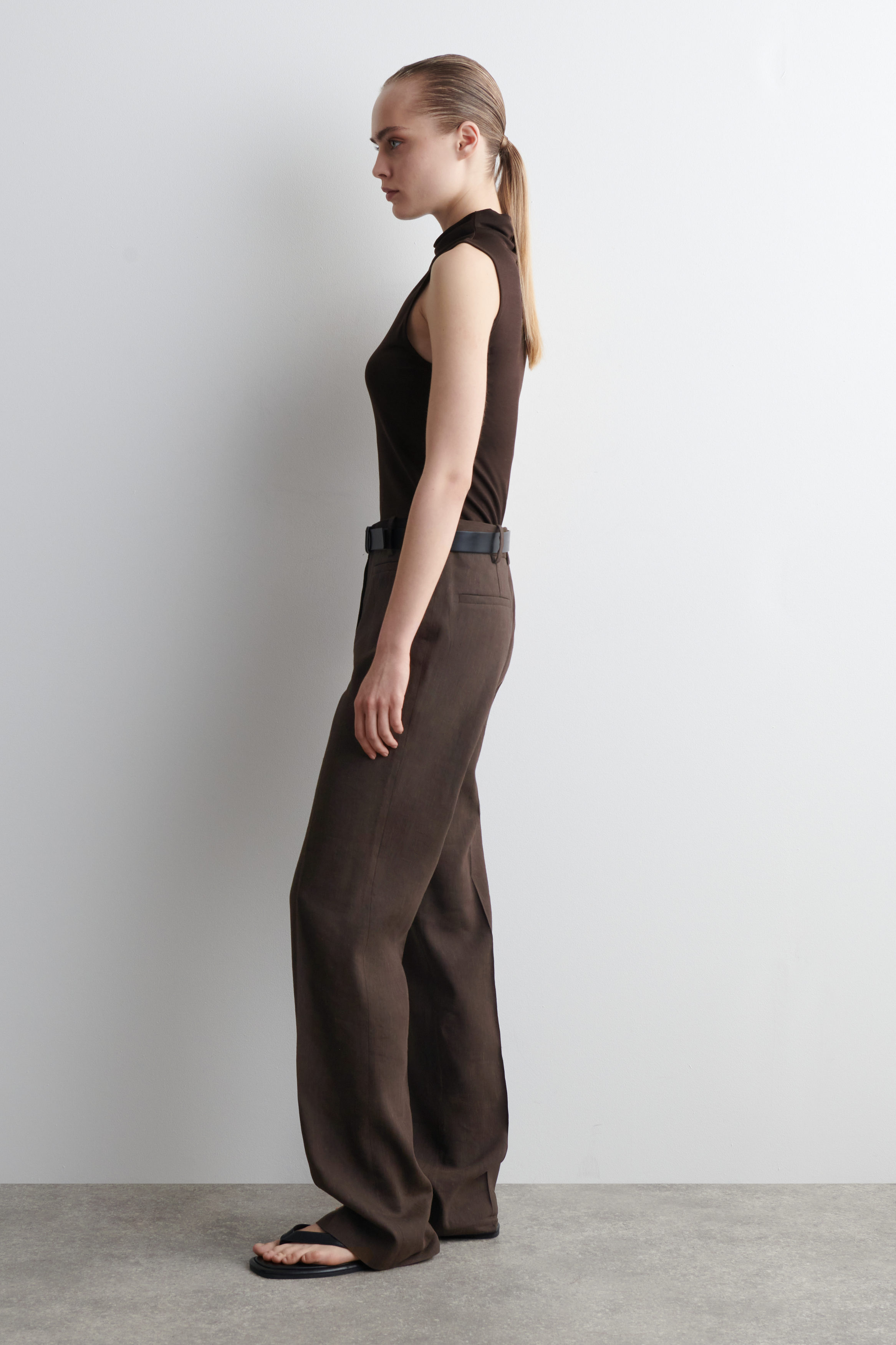 売れ筋商品|||ウィークデイ Tシャツ レディース トップス DRAPED NECK  - Top - dark brown DRAPED TURTLENECK TANK TOP - DARK RED | COS