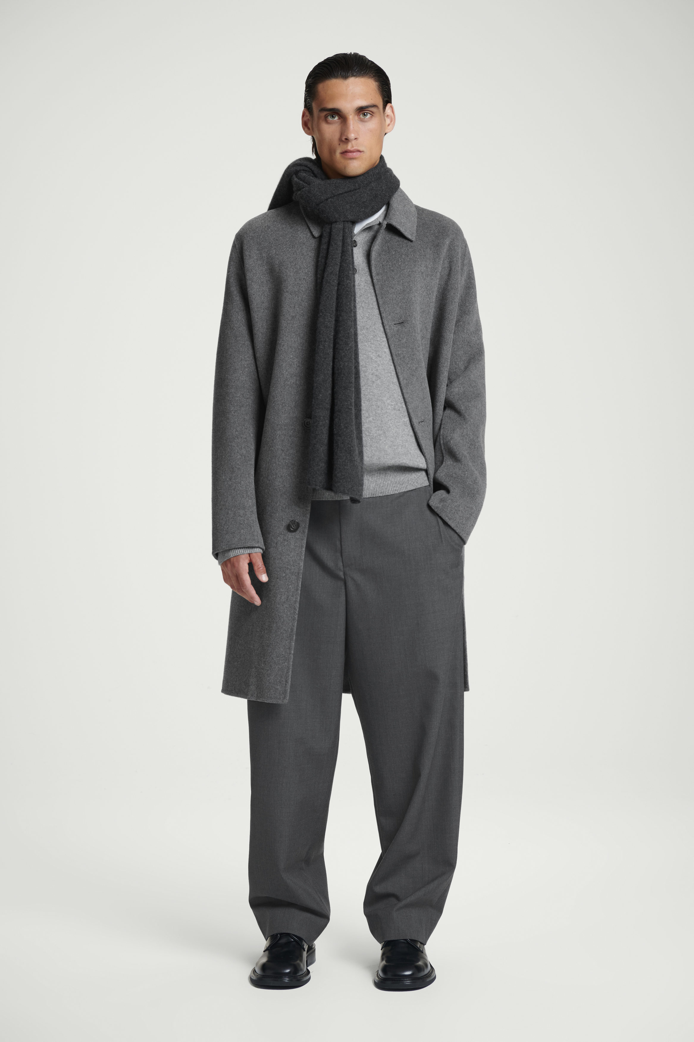 Alma Fur Cashmere charcoal(完売品) CASHMERE SCARF - BLACK | COS