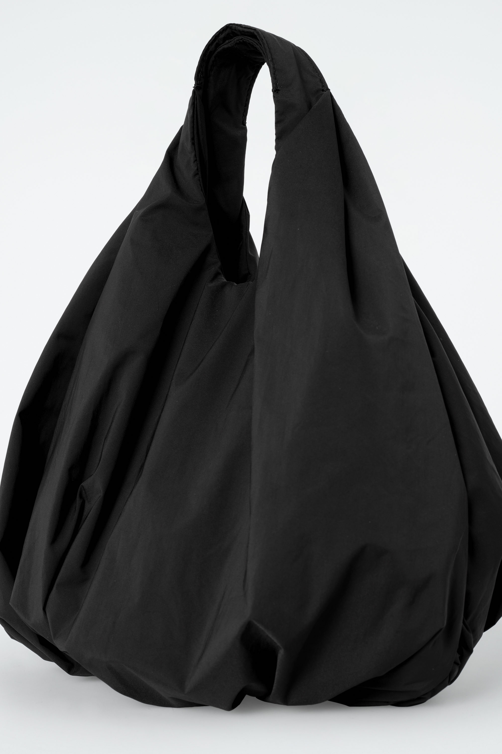 CLOUD MINI TOTE BAG - BLACK | COS