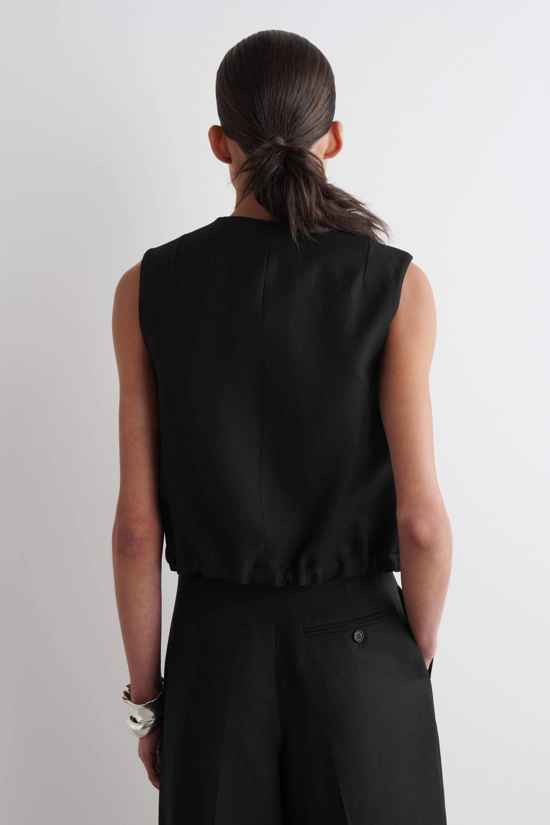トップス Yoli / Silk wrap vest Yoli シルクベストYoli Silk wrap vest ブラック24 - メルカリ