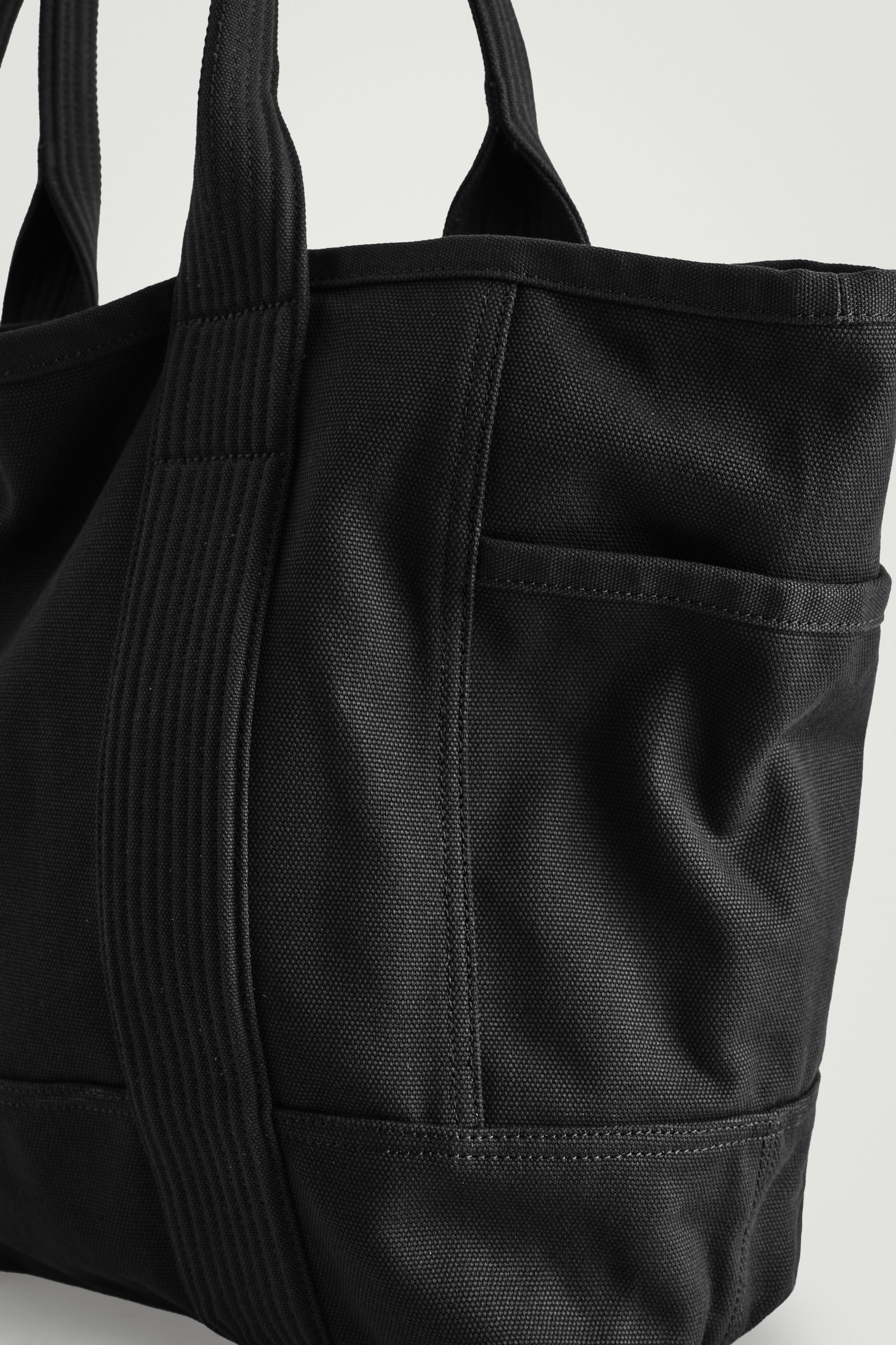 トートバッグ The Large Tote Bag in Black Canvas COTTON CANVAS LOGO TOTE BAG – THE SHOP YOHJI YAMAMOTO