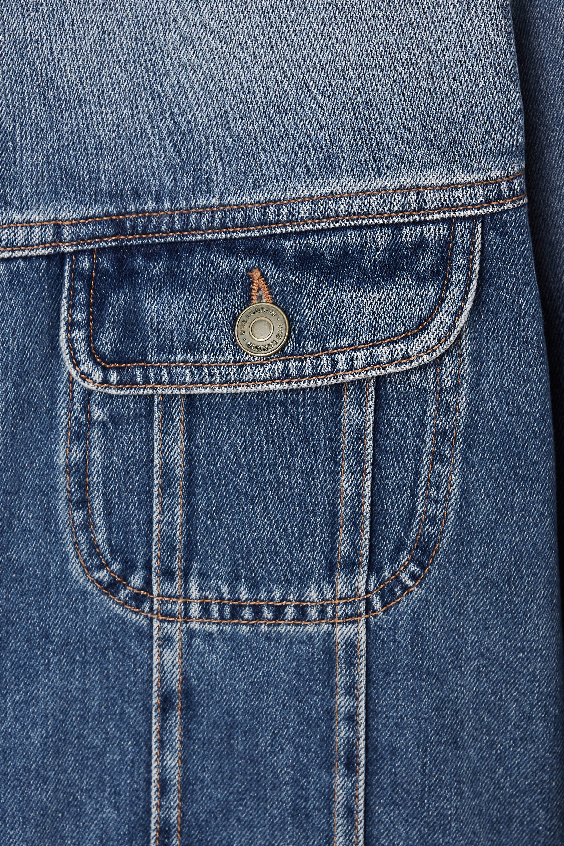 HIGH-SHINE SHOULDER BAG - NAVY | COS US