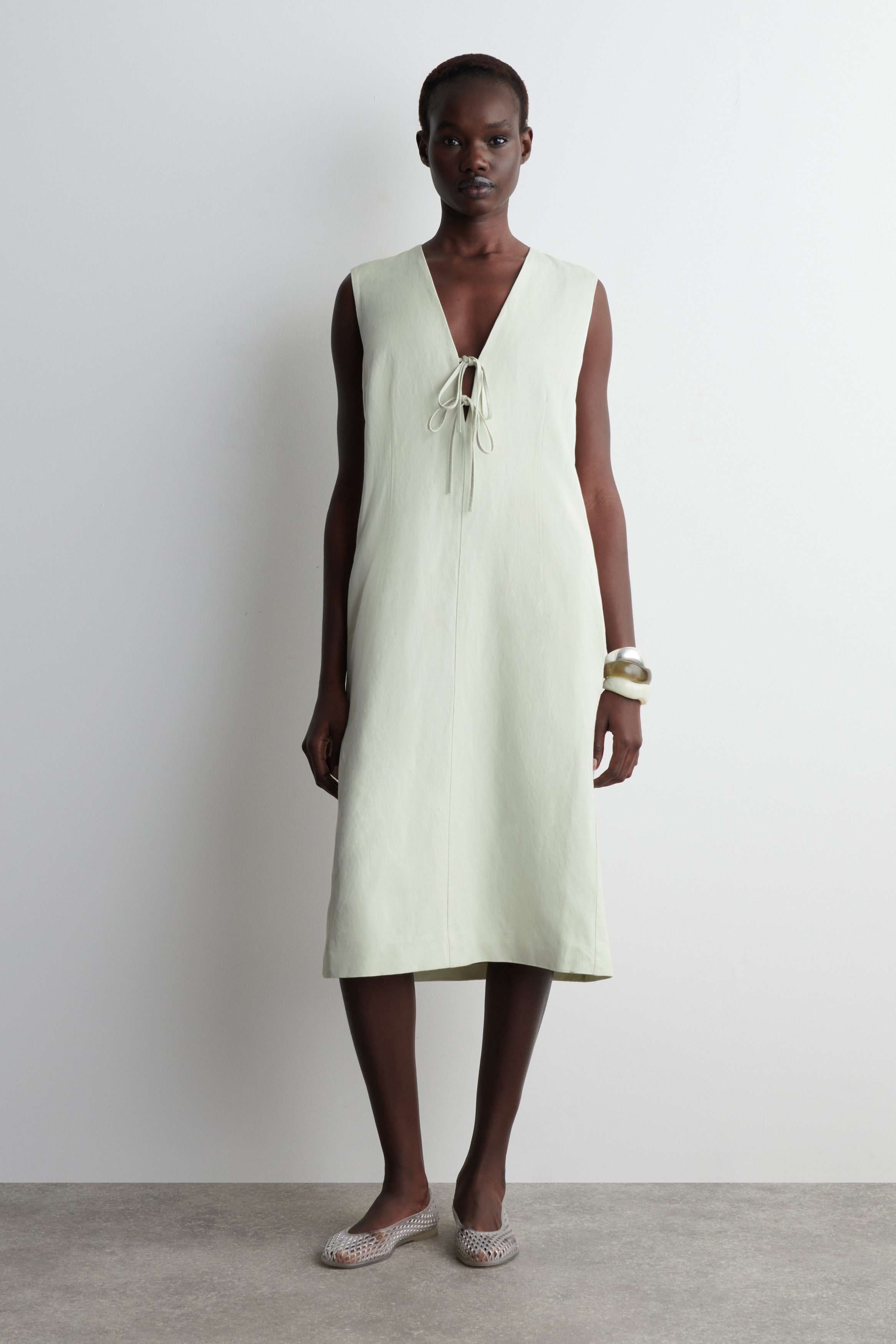 LINENBLEND TIEFRONT MIDI DRESS