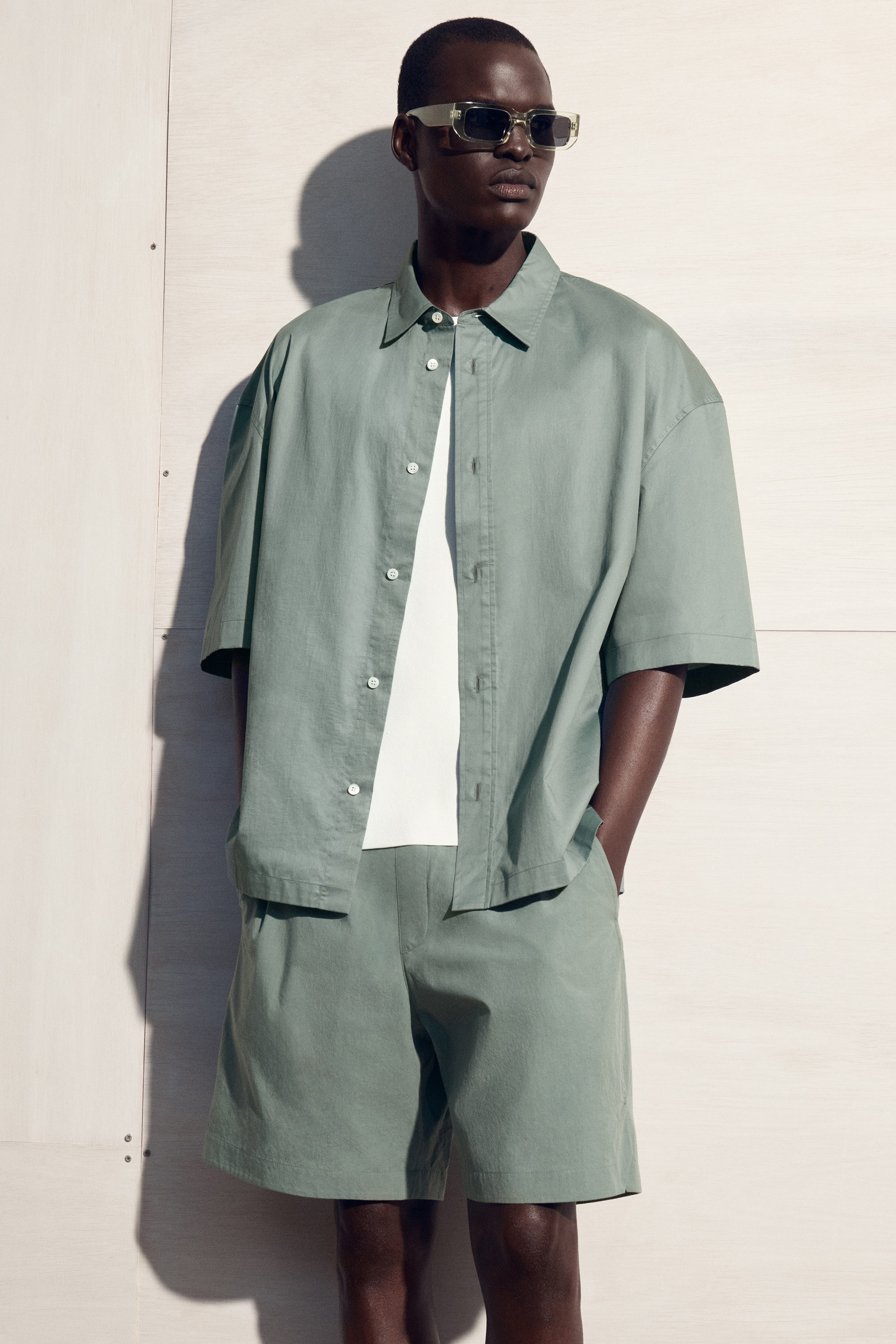 BOXY SHORT-SLEEVED COTTON SHIRT - TEAL | COS
