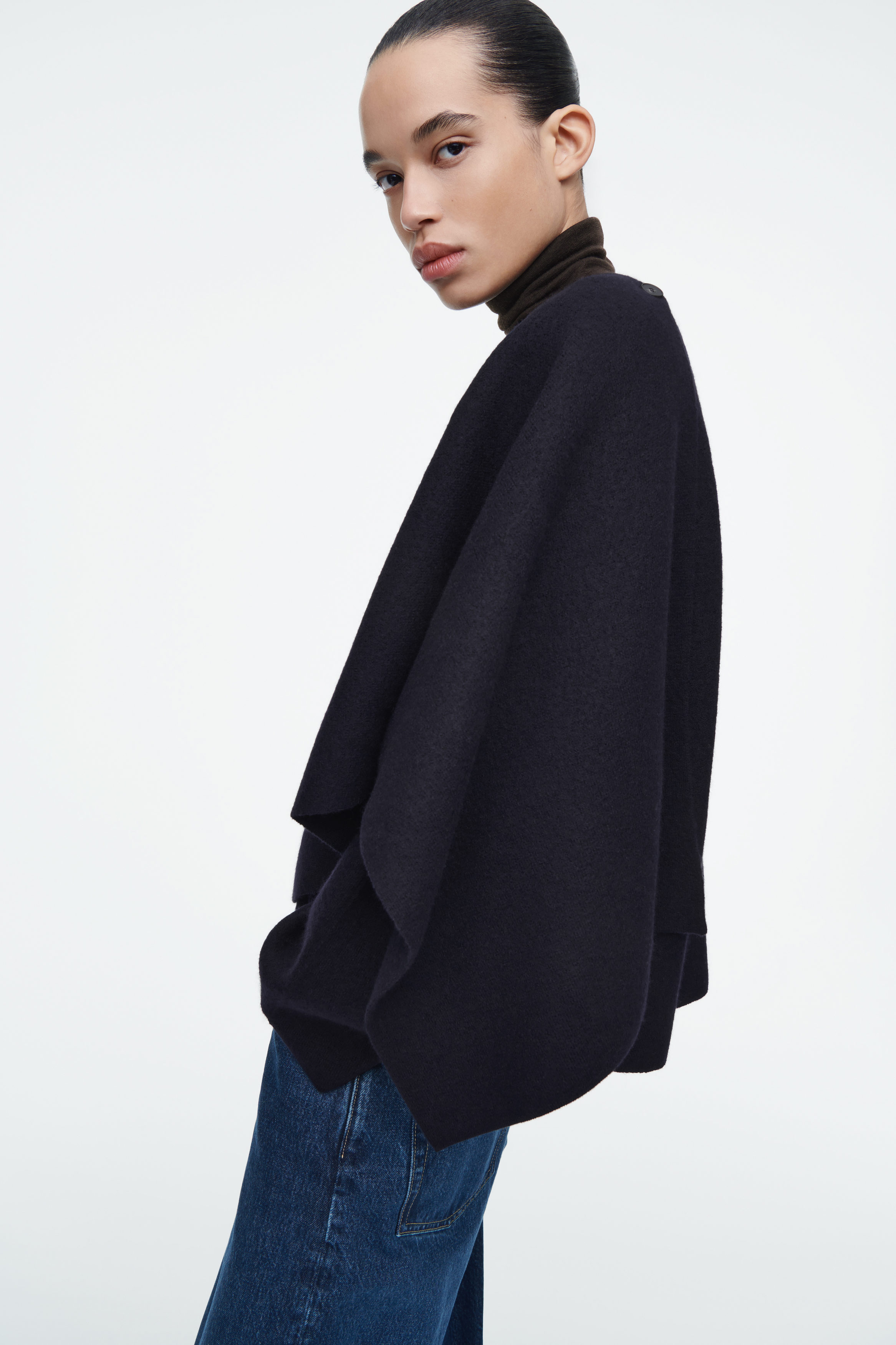 Buy COS V-Neck Wool Cape 2025 Online | ZALORA Philippines