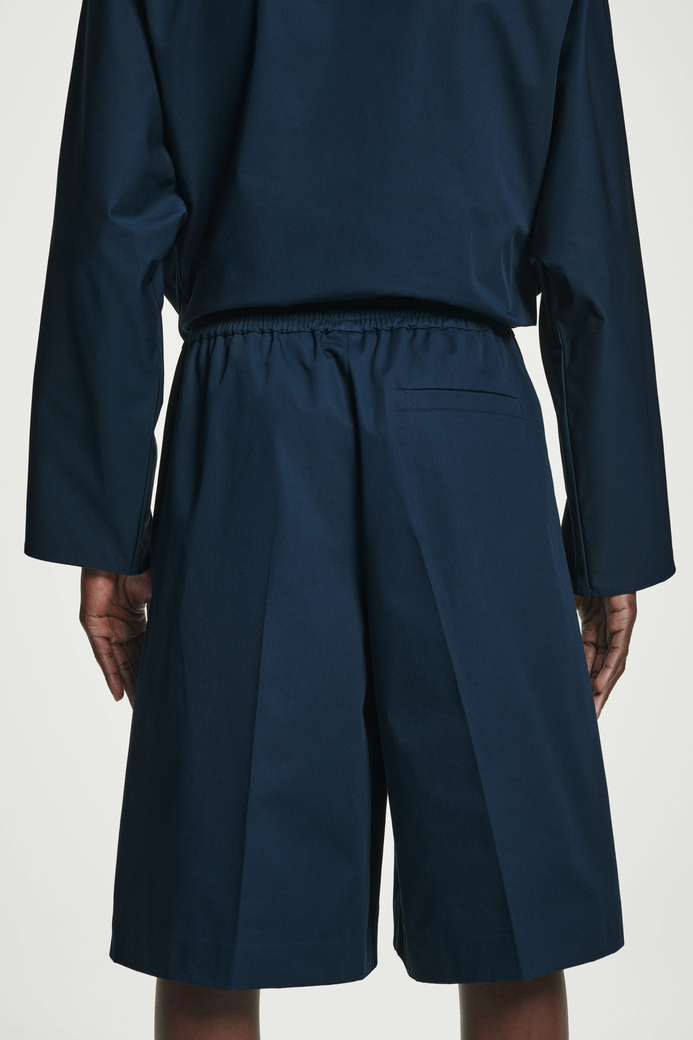 ★MAINBOOTH★(W)University Oversized Shorts(NAVY)★正規品 OVERSIZED ELASTICATED WIDE-LEG SHORTS - NAVY | COS