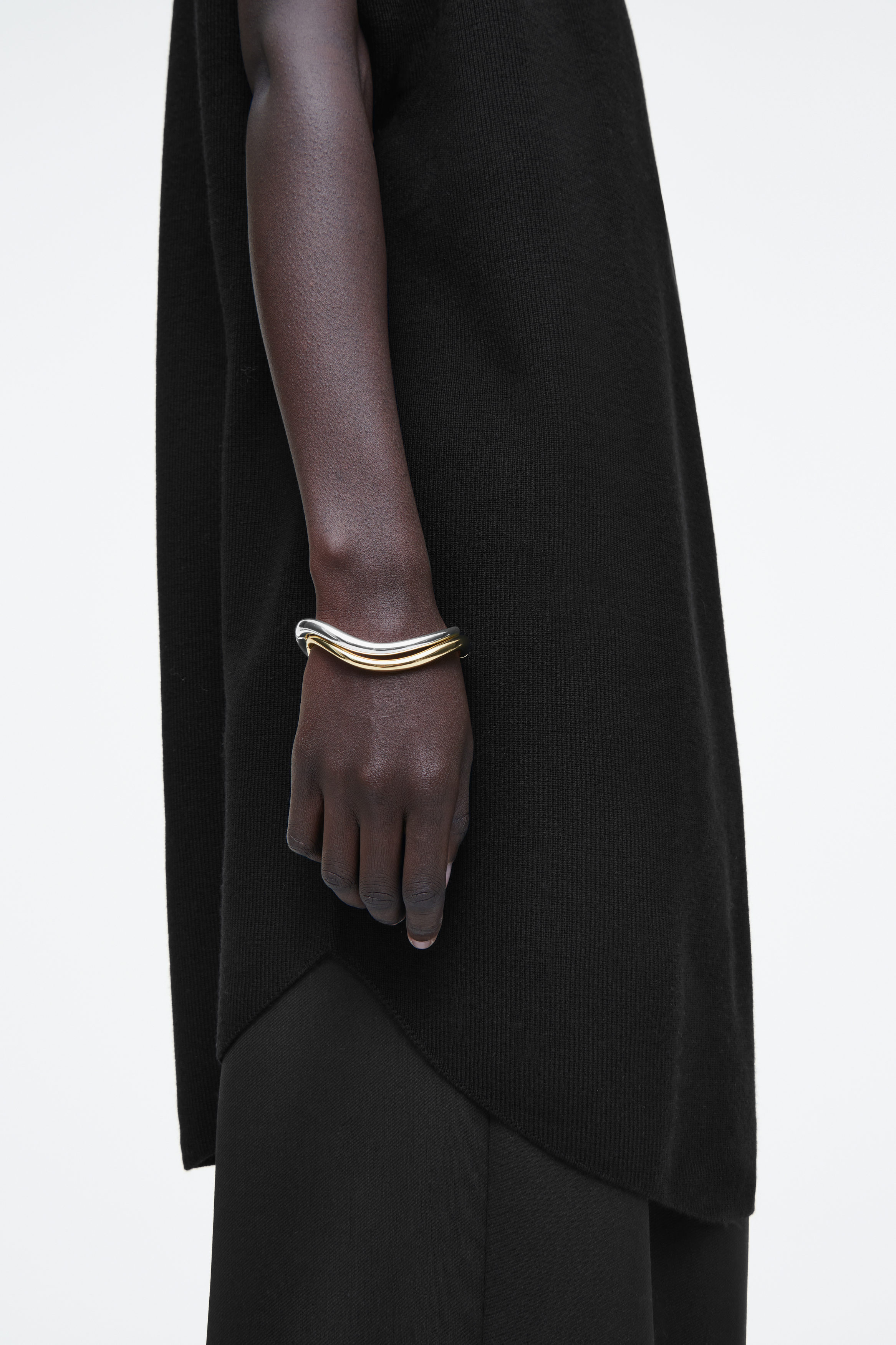 アクセサリー Nothing and Others Sidehole Bangle C42210008 | Sidehole Bangle | Color:Silver【NOTHING AND