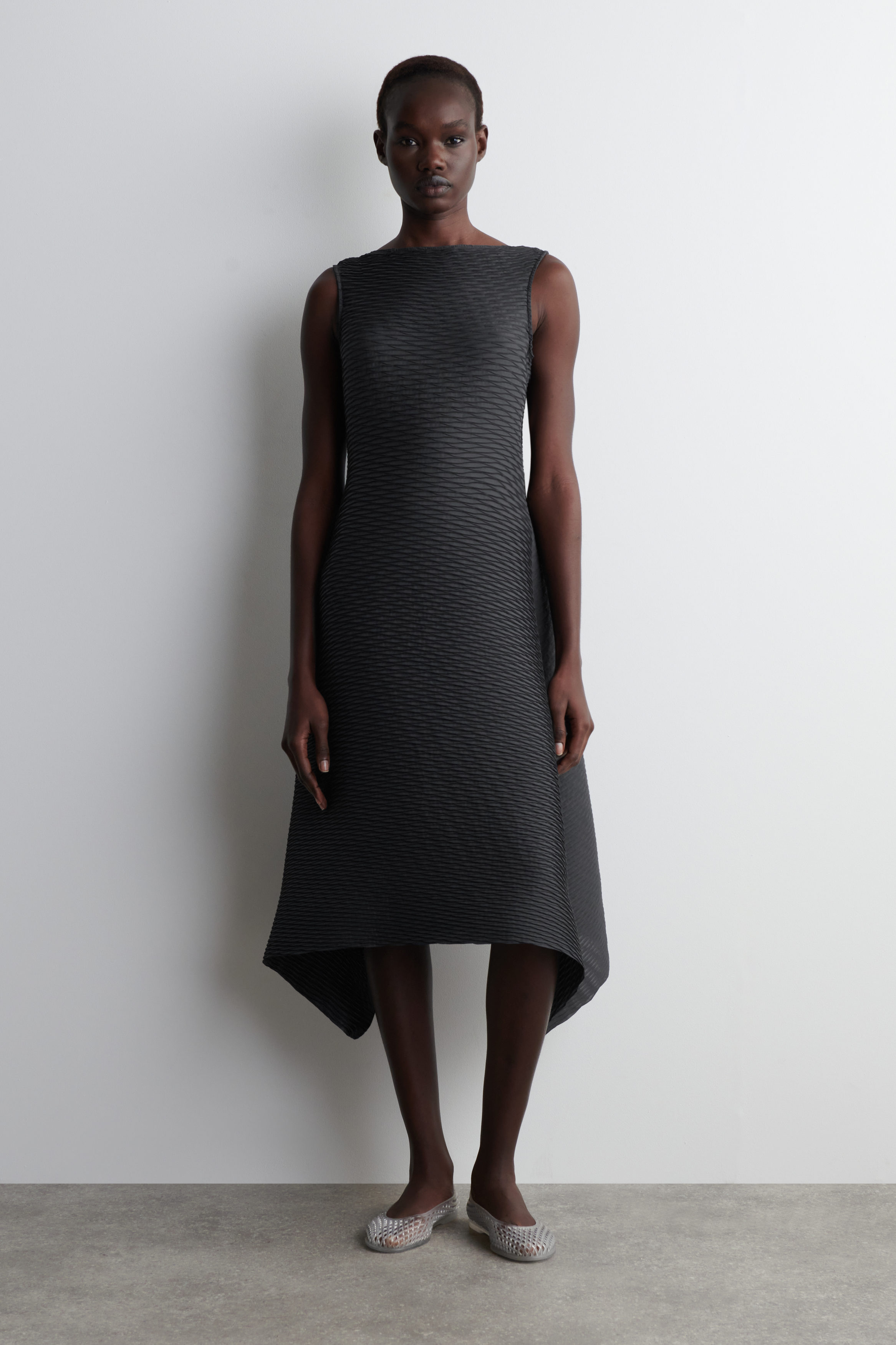 VOLUMINOUS PLEATED MIDI DRESS - ANTHRACITE | COS