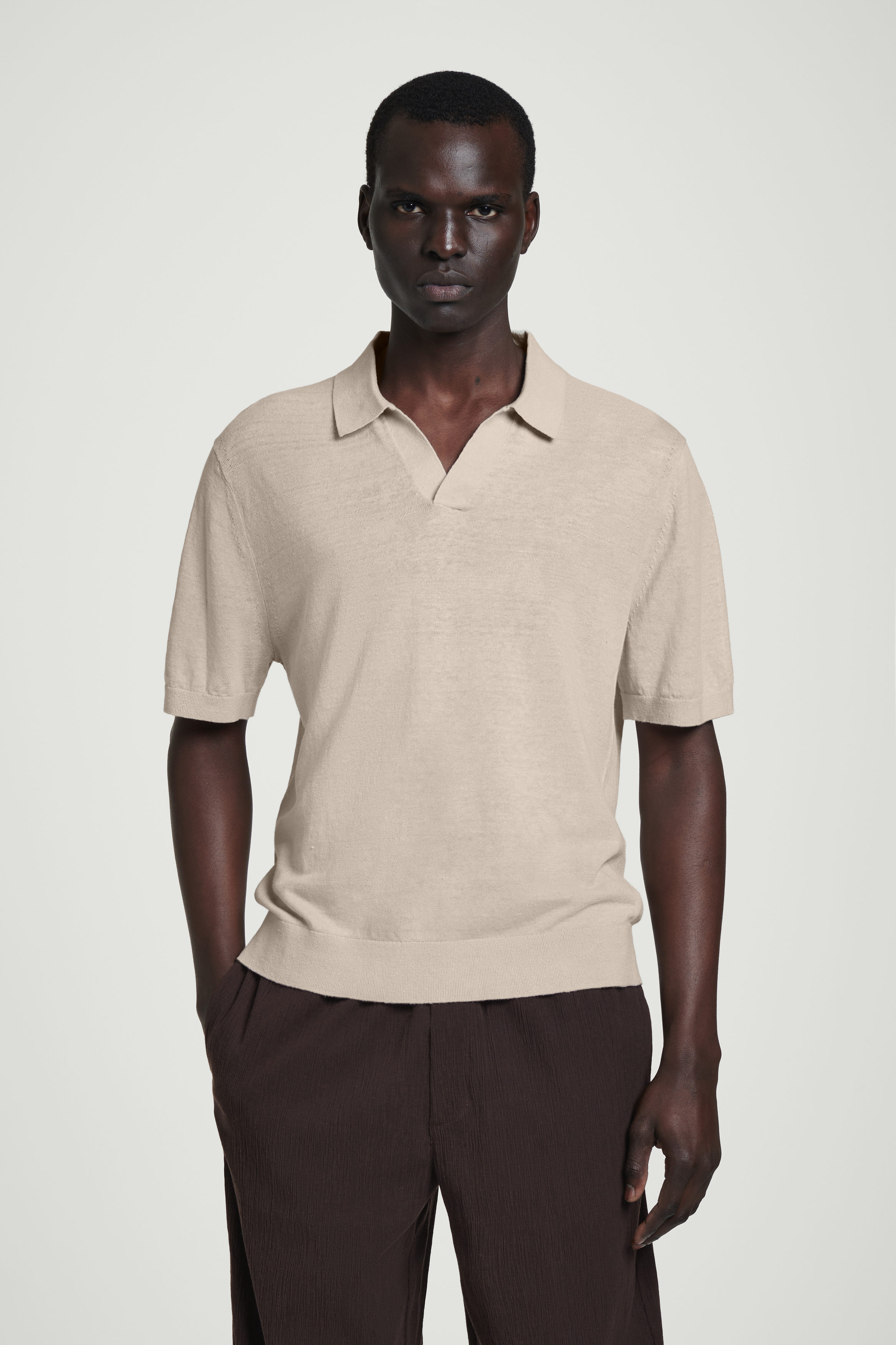 KNITTED LINEN POLO SHIRT - BEIGE | COS