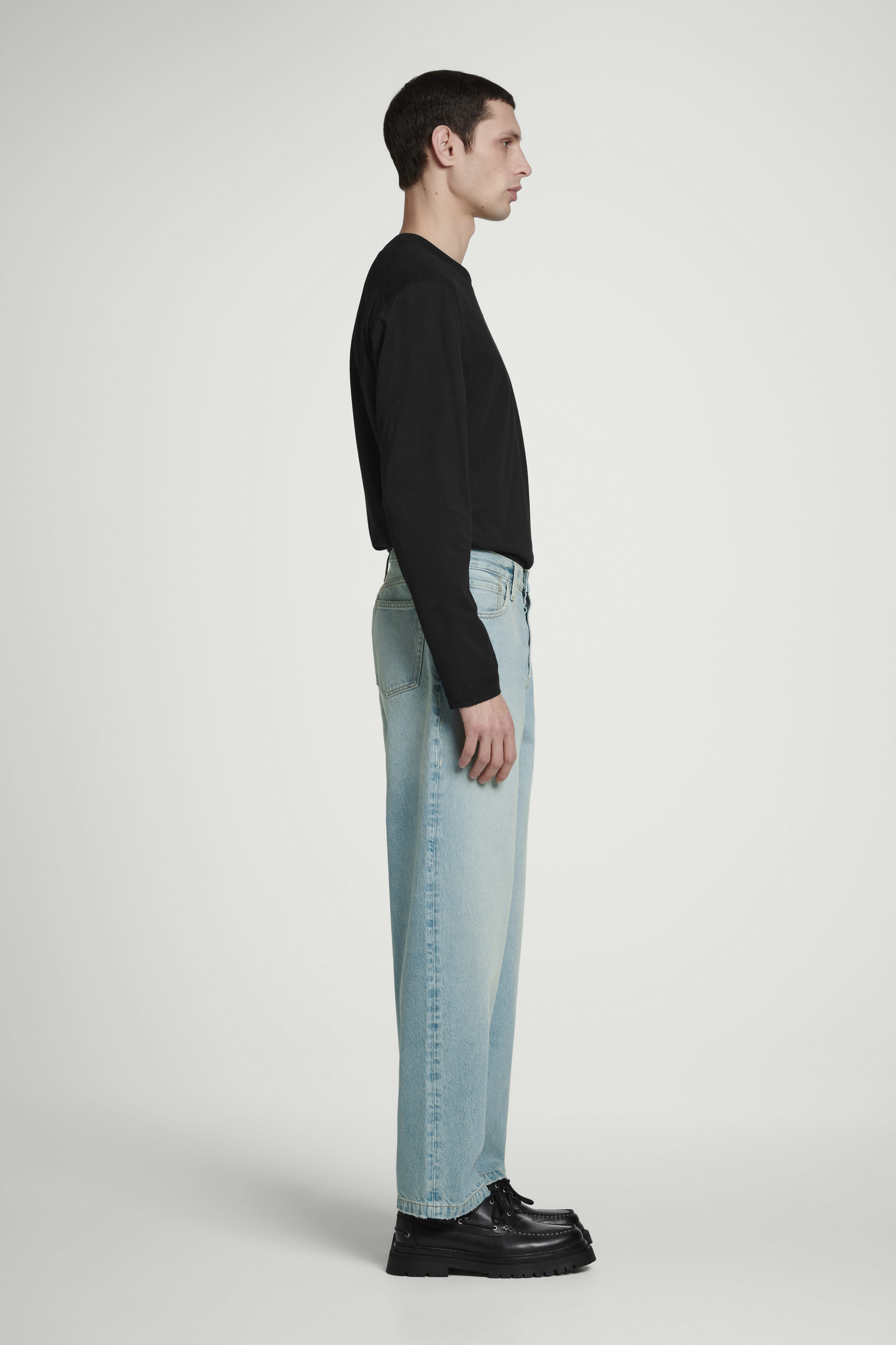 DOME STRAIGHT-LEG JEANS - BLACK