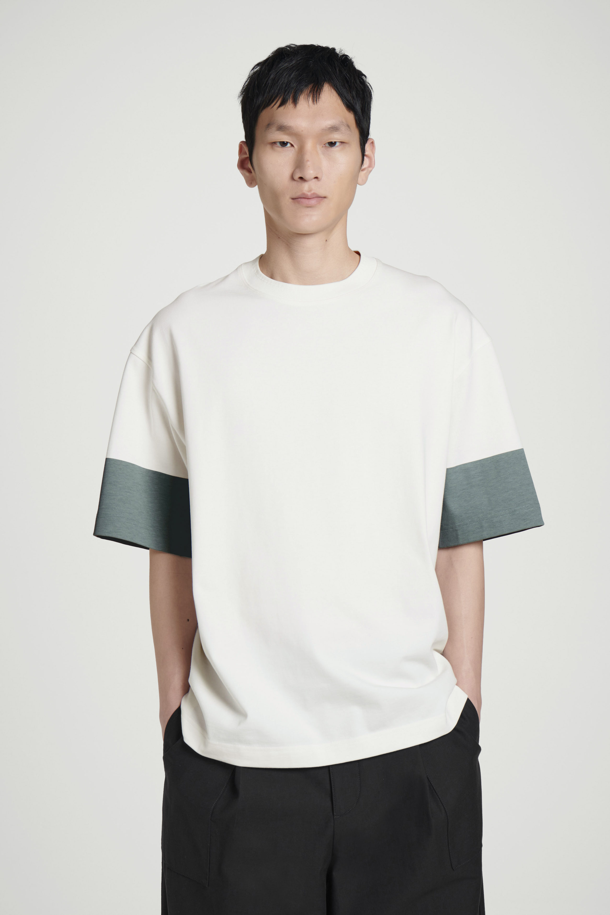 OVERSIZED COLOUR-BLOCK COTTON T-SHIRT - WHITE / STEEL BLUE OVERSIZED COLOUR-BLOCK COTTON T-SHIRT - WHITE / STEEL BLUE