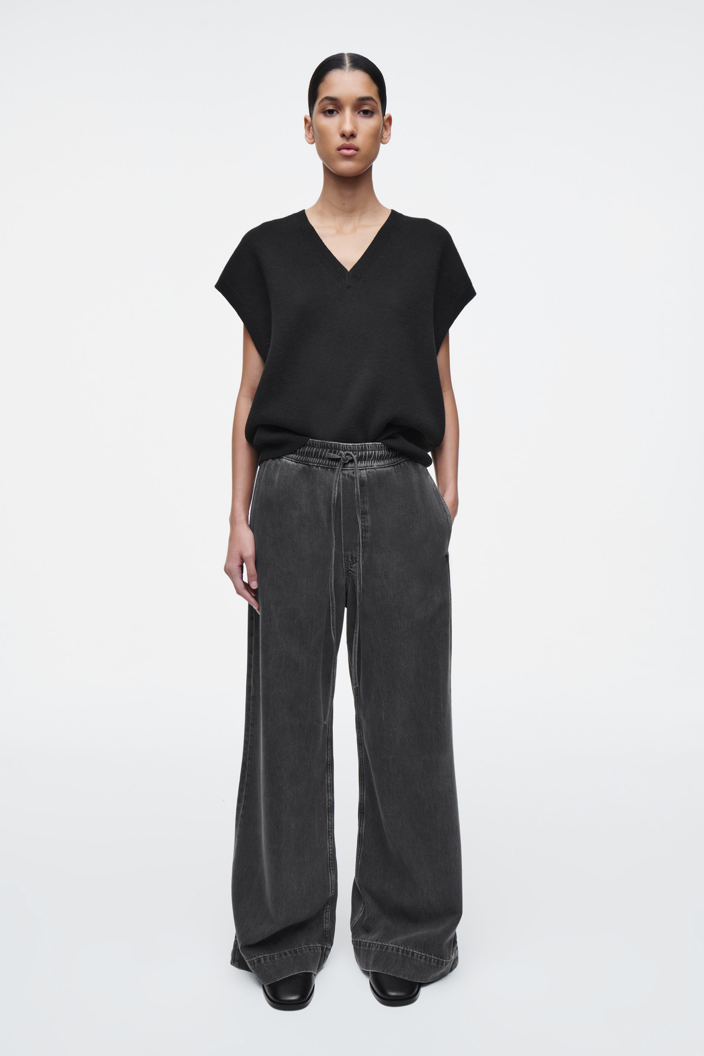 WIDE-LEG FLUID DENIM PANTS - WASHED BLACK | COS