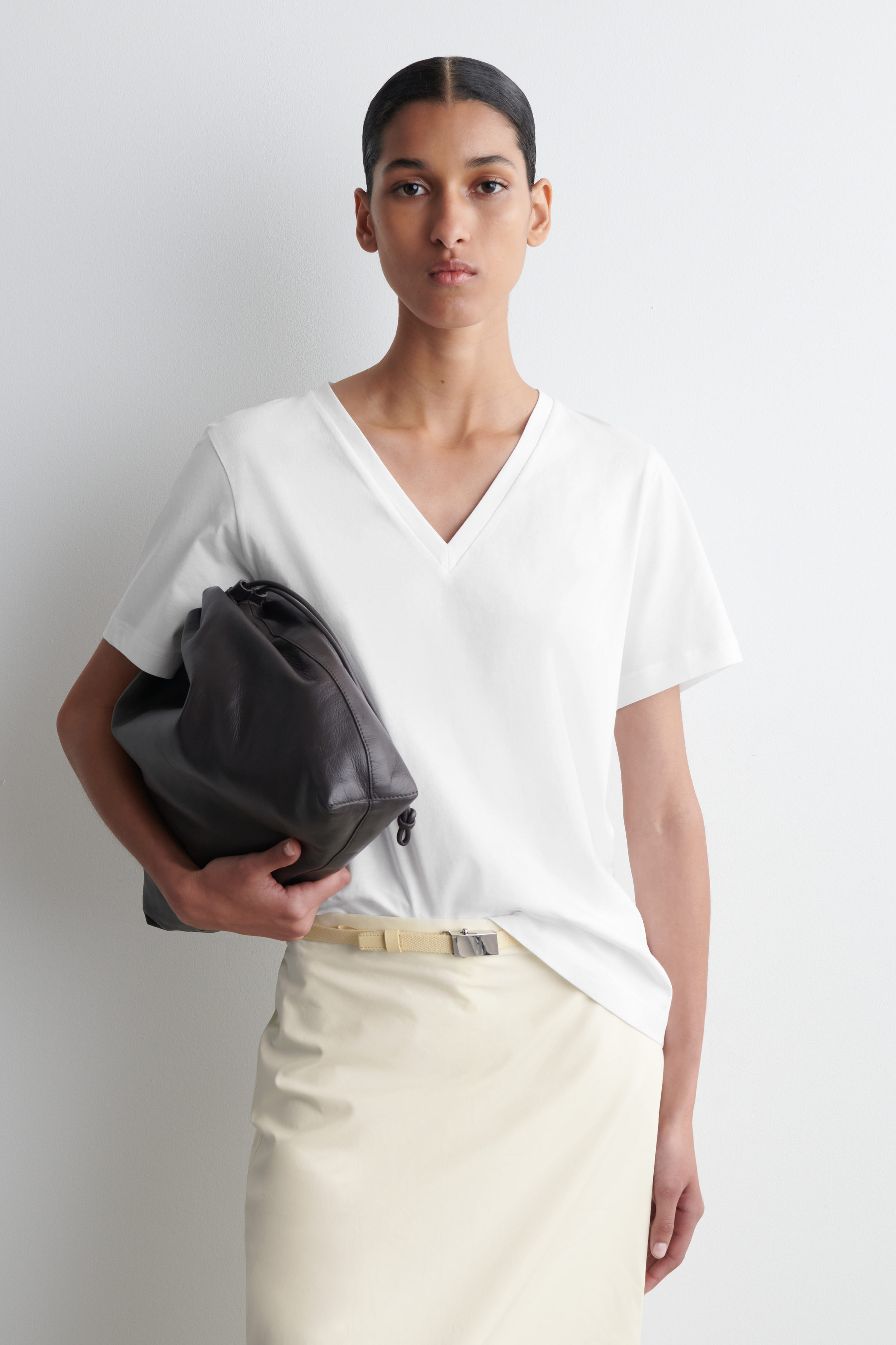 アンスクリア Cotton V Neck No Sleeve Knit V-NECK COTTON T-SHIRT - WHITE | COS