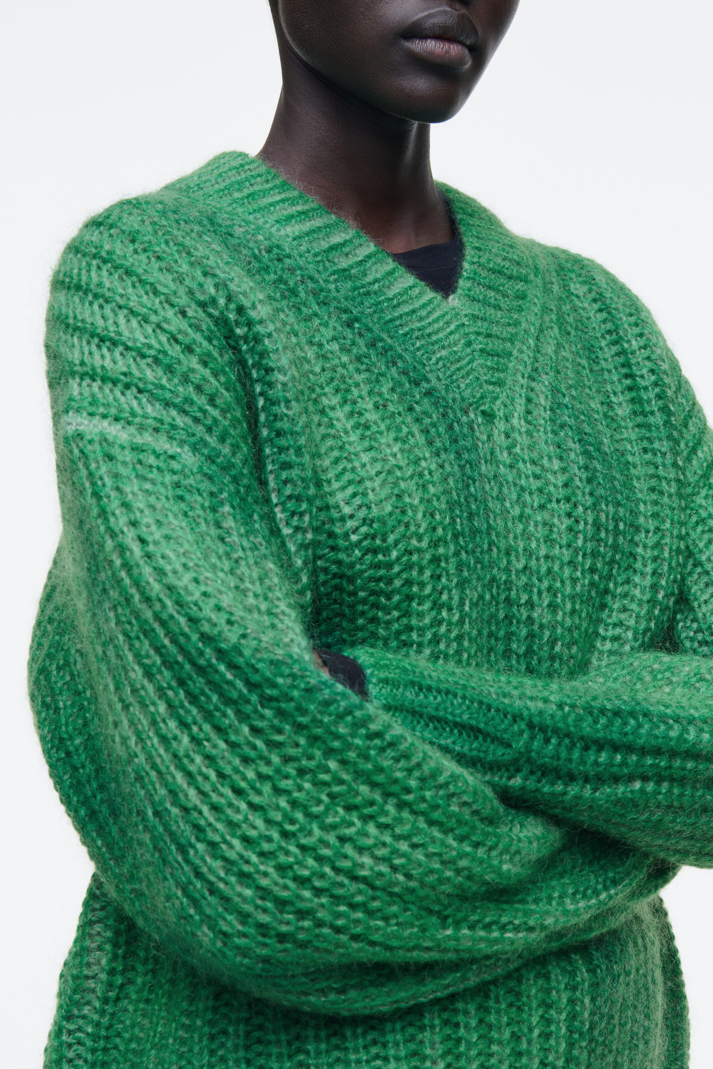SPRAY-EFFECT MOHAIR V-NECK JUMPER - GREEN