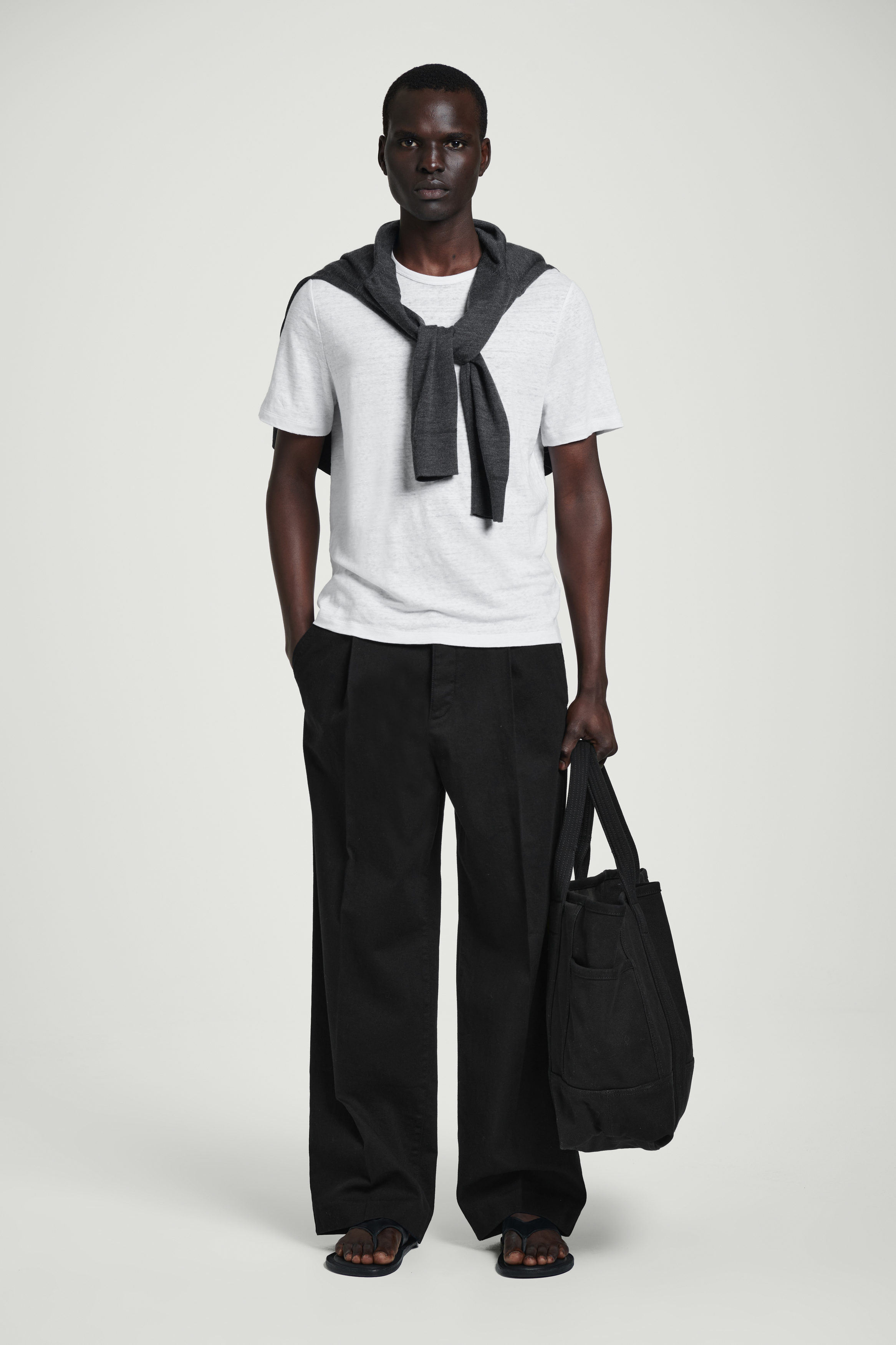 HEVO Ripalta linen T-shirt イーヴォ メンズ Men's Pure Linen T-Shirt with Embroidered Logo white