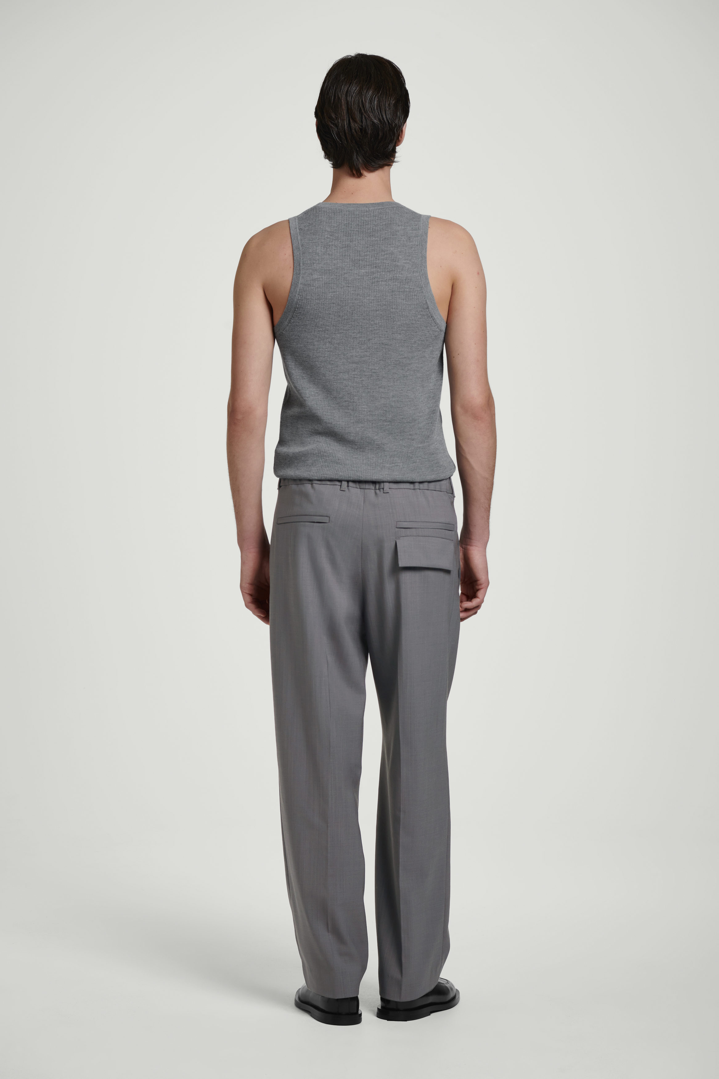 パンツ s/e/o : 24FW / FLUID WOOL TROUSERS (DARK GREY) MERINO WOOL TROUSERS - DARK GREY | COS