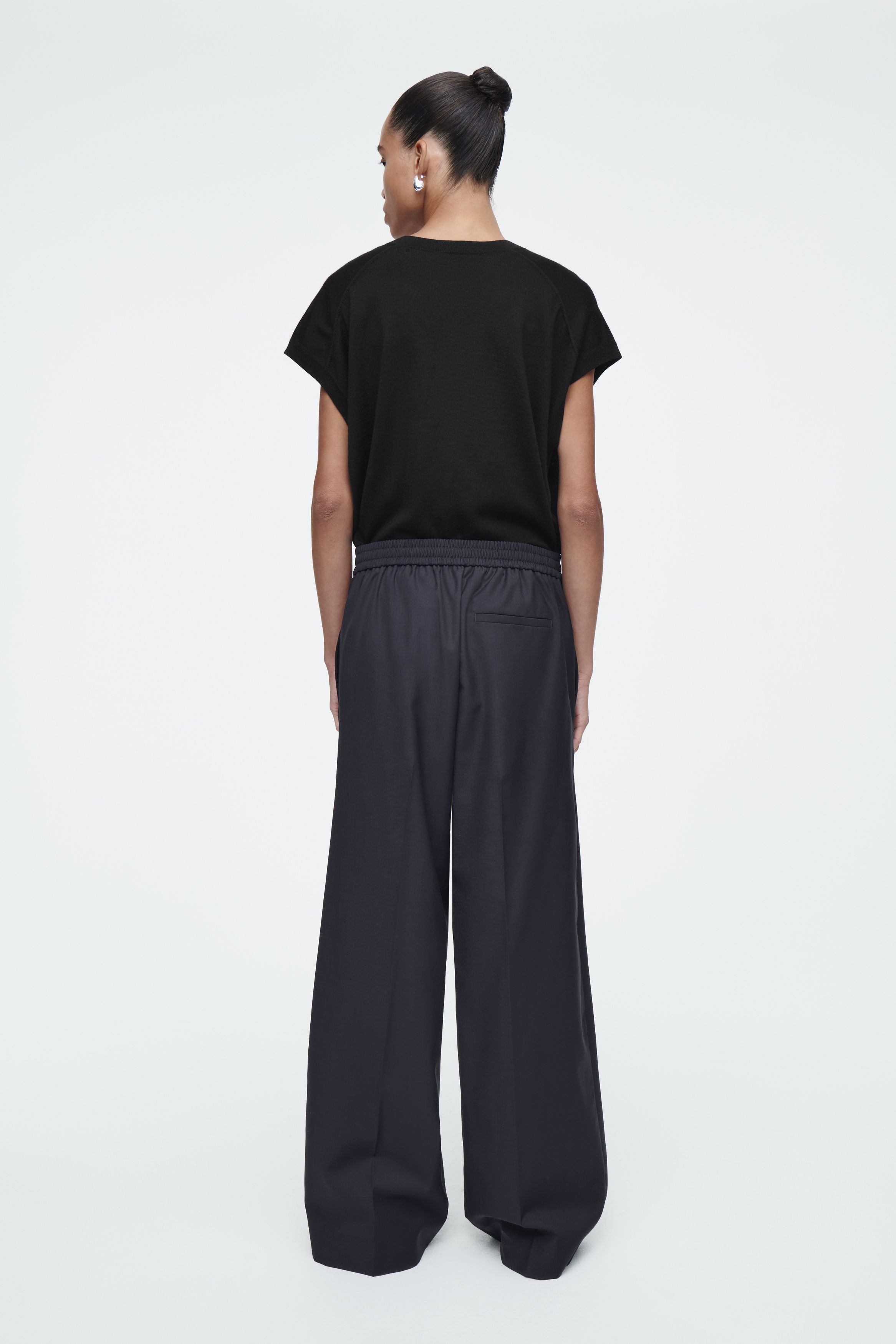 REGULAR ELASTICATED WOOL STRAIGHT-LEG TROUSERS - BLACK