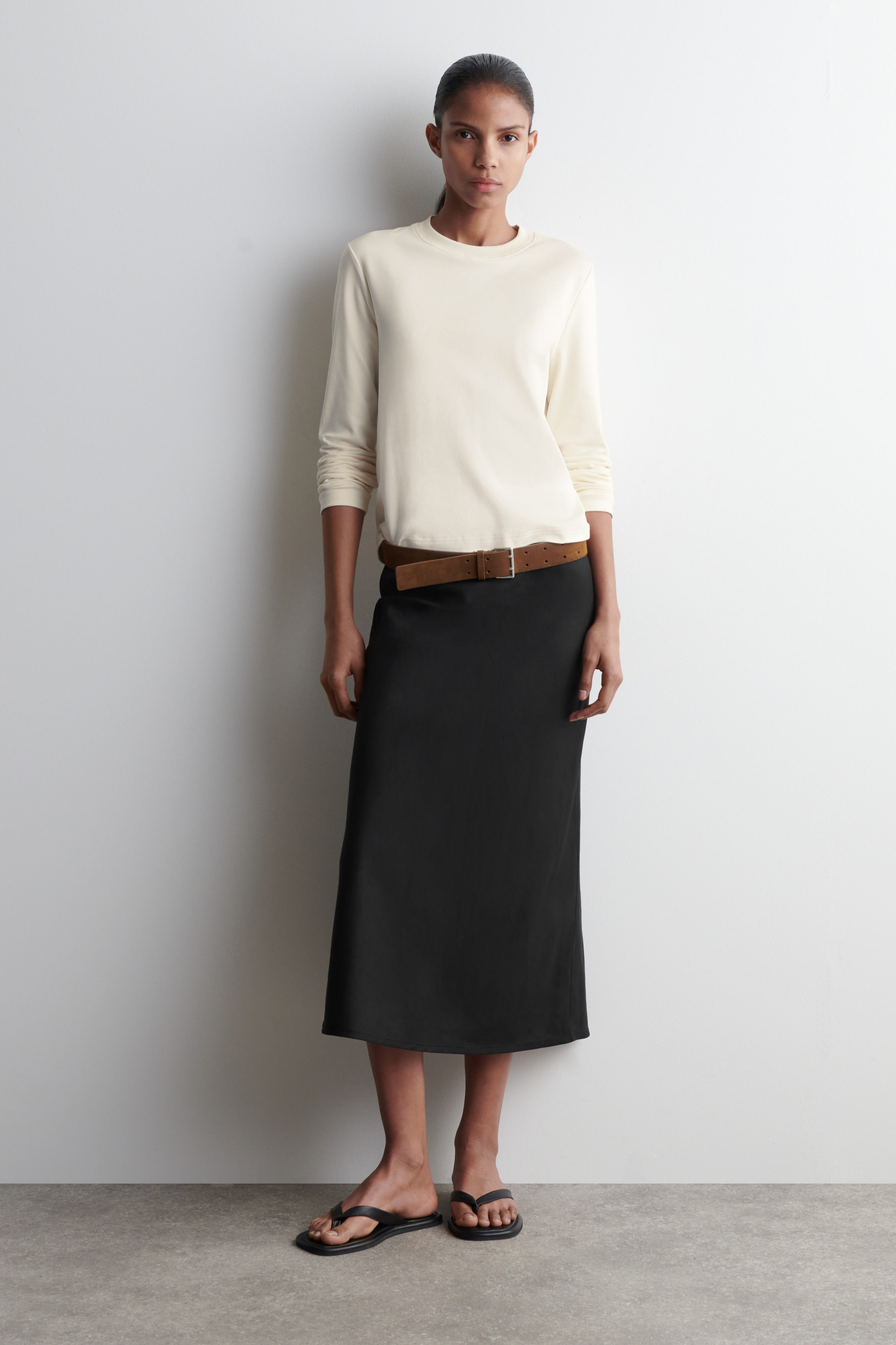 CLEAN CUT REGULAR LONG-SLEEVED T-SHIRT - BEIGE / UNDYED | COS