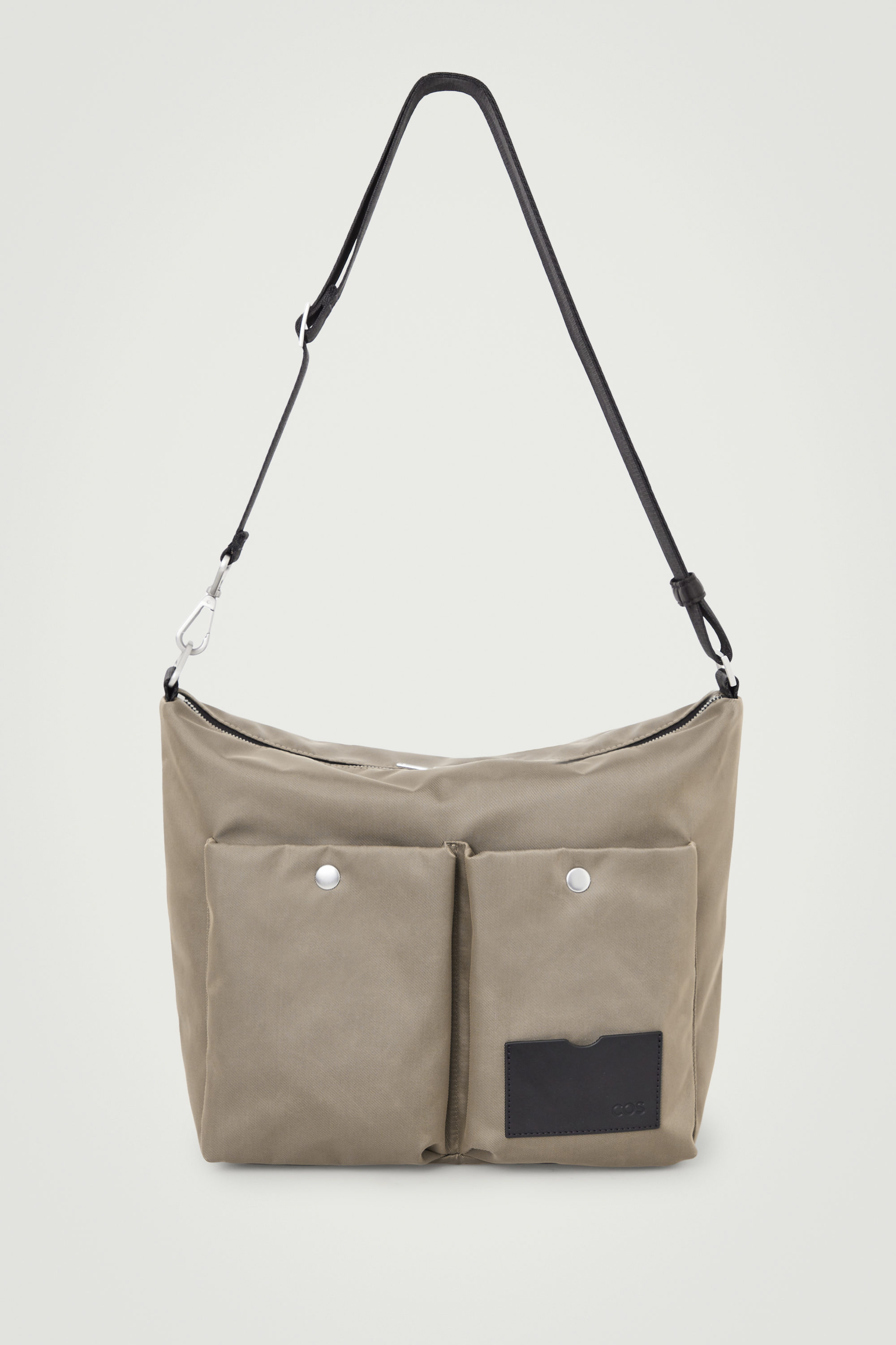 cos ユーティリティメッセンジャー　ナイロン　バッグ 392c384a66d0f6e1d6f5f1fe60a793