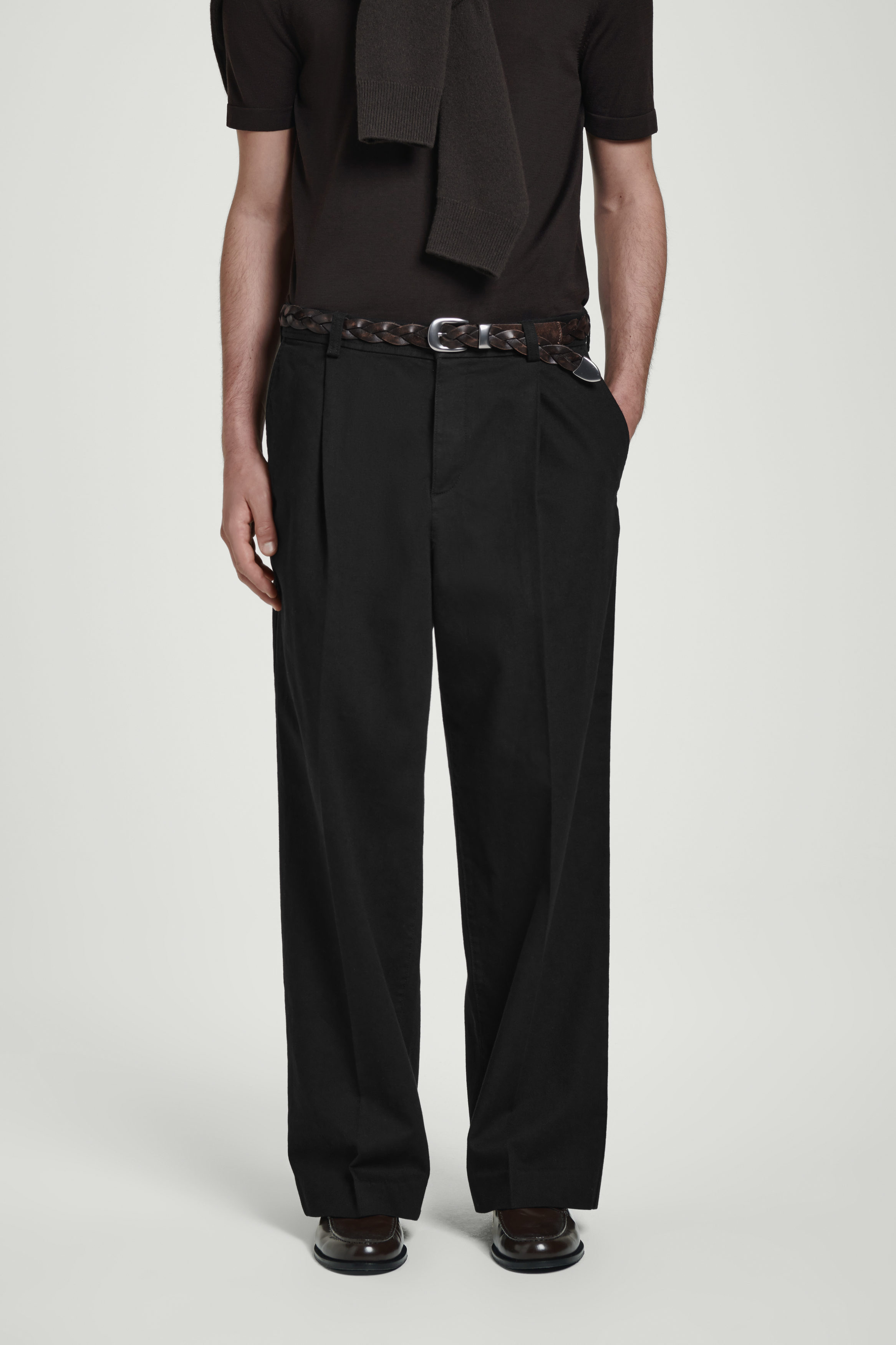 関送込 RELABEL Pleated Drape Wide-Leg Trousers RELABEL Pleated Drape Wide-Leg Trousers