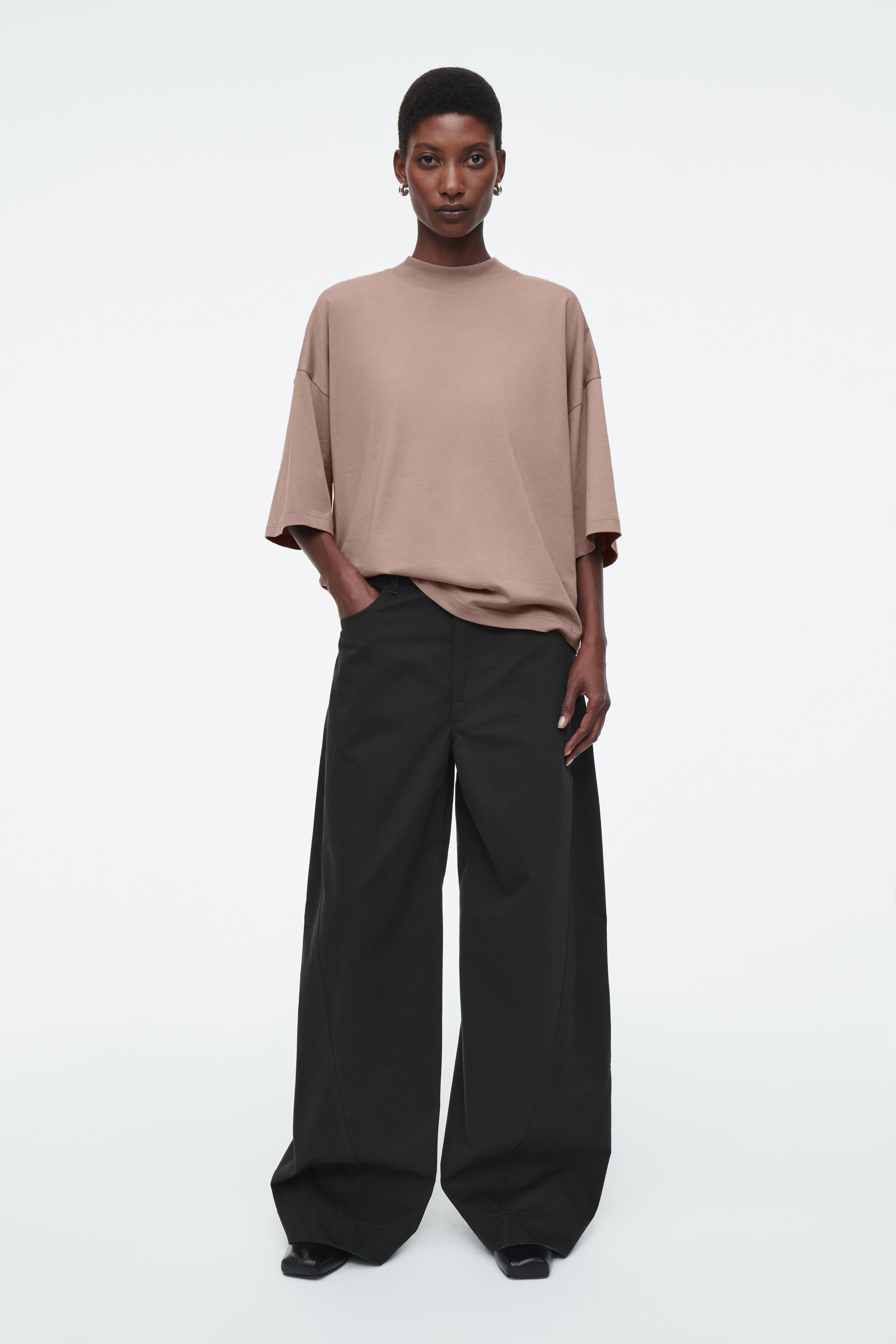 REGULAR BOXY MOCK-NECK T-SHIRT - BEIGE