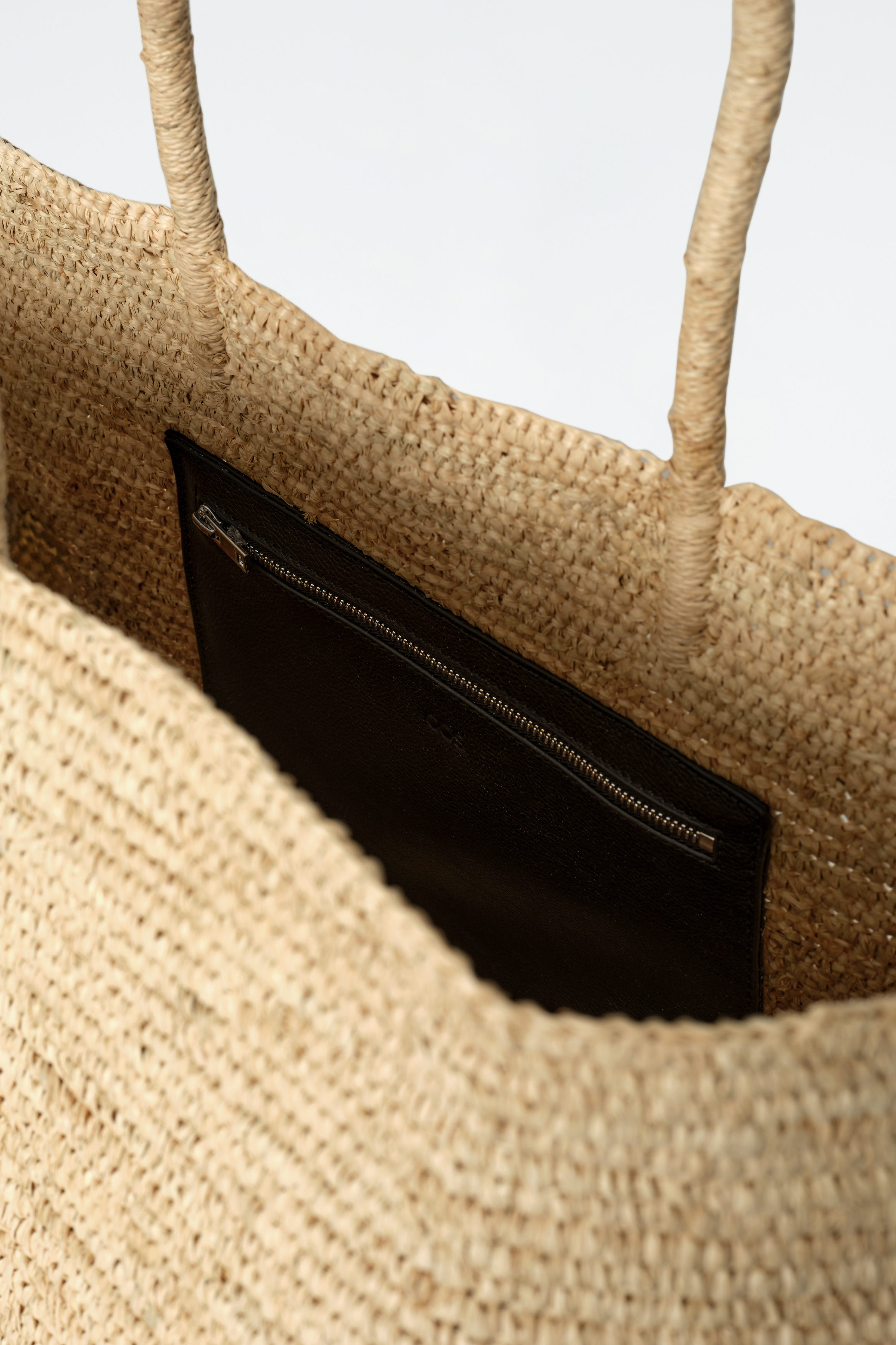 【COS】Oversized Hand Woven Tote Bag OVERSIZED HAND-WOVEN TOTE BAG - RAFFIA - DARK BROWN | COS