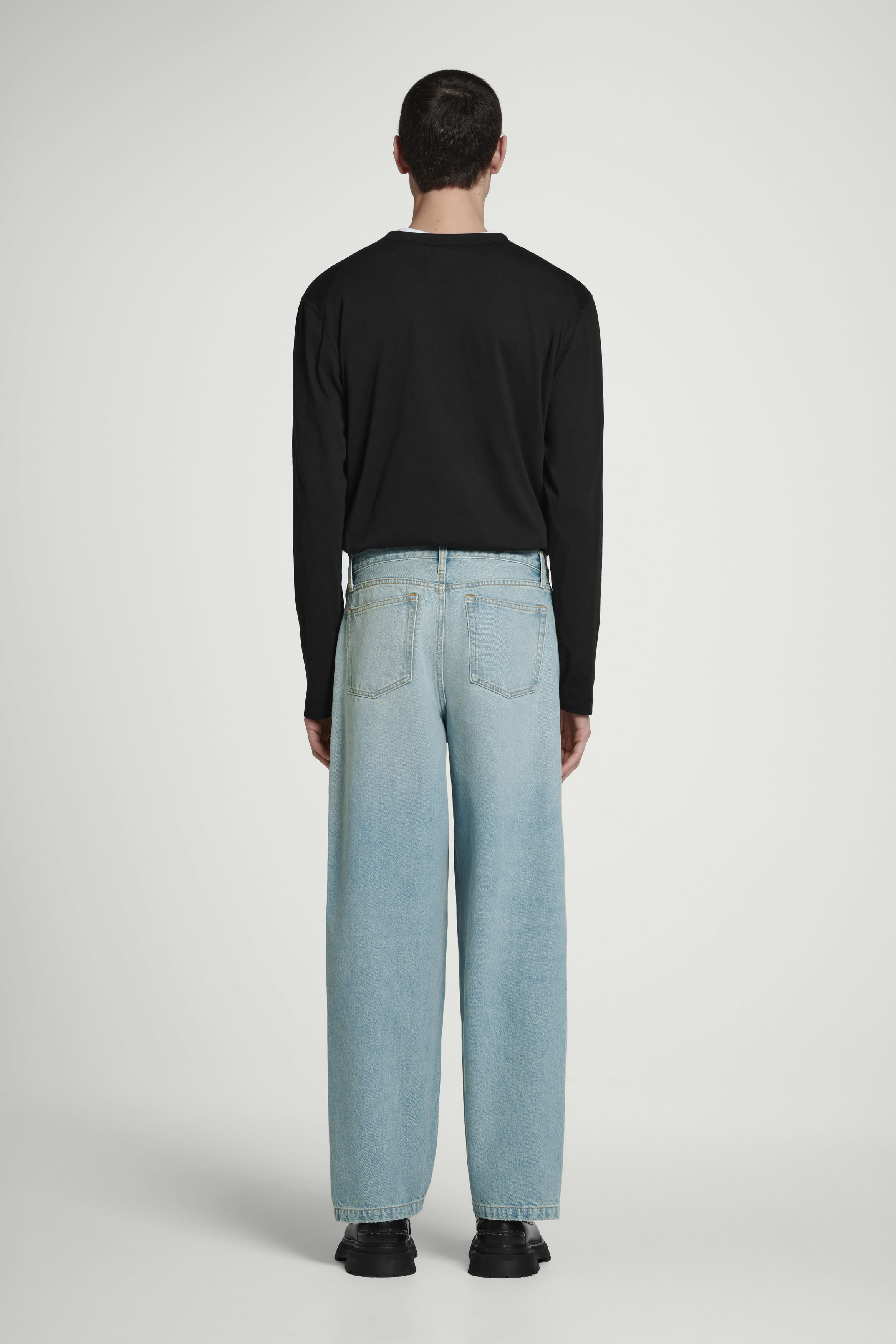 DOME STRAIGHT-LEG JEANS - BLACK