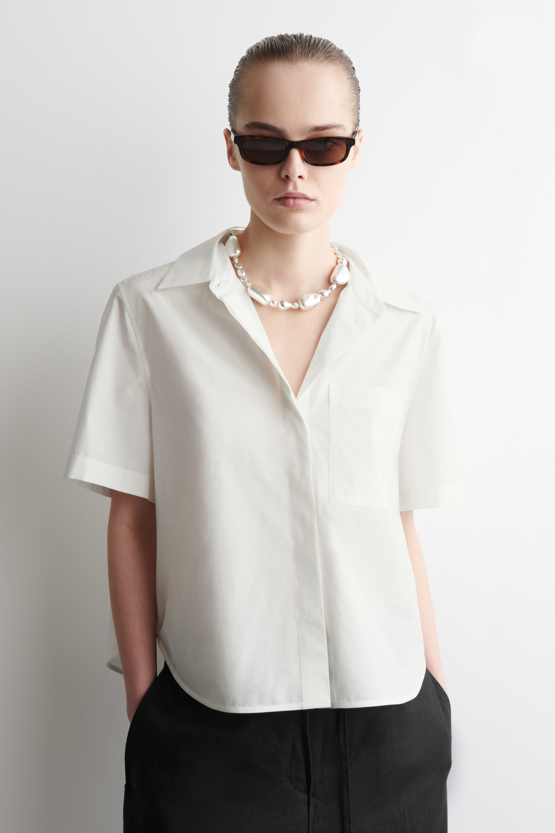 Women's Morada Everyday Short Sleeve V-Neck T-Shirt | White