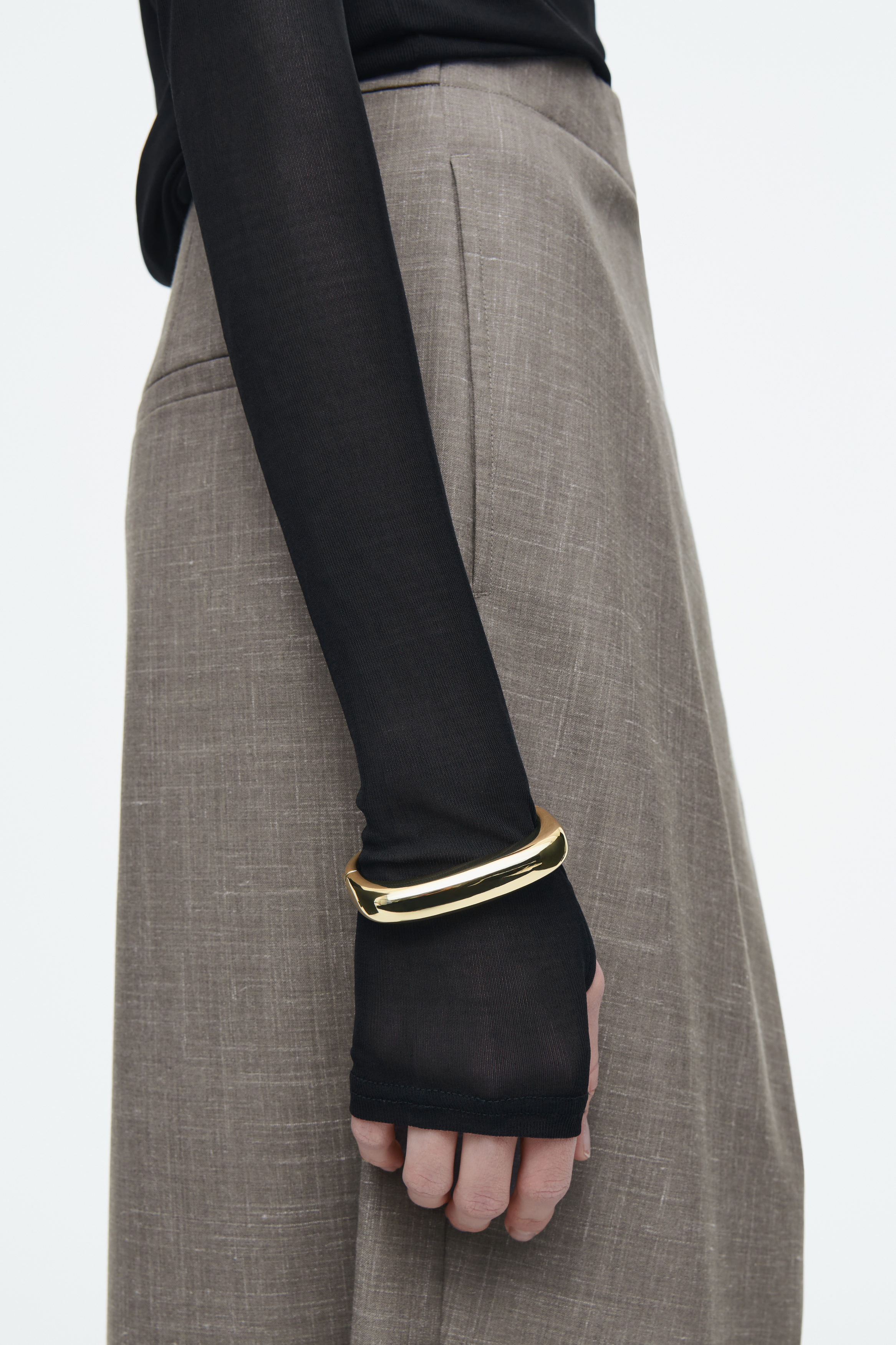 CHUNKY HINGED BANGLE - GOLD | COS