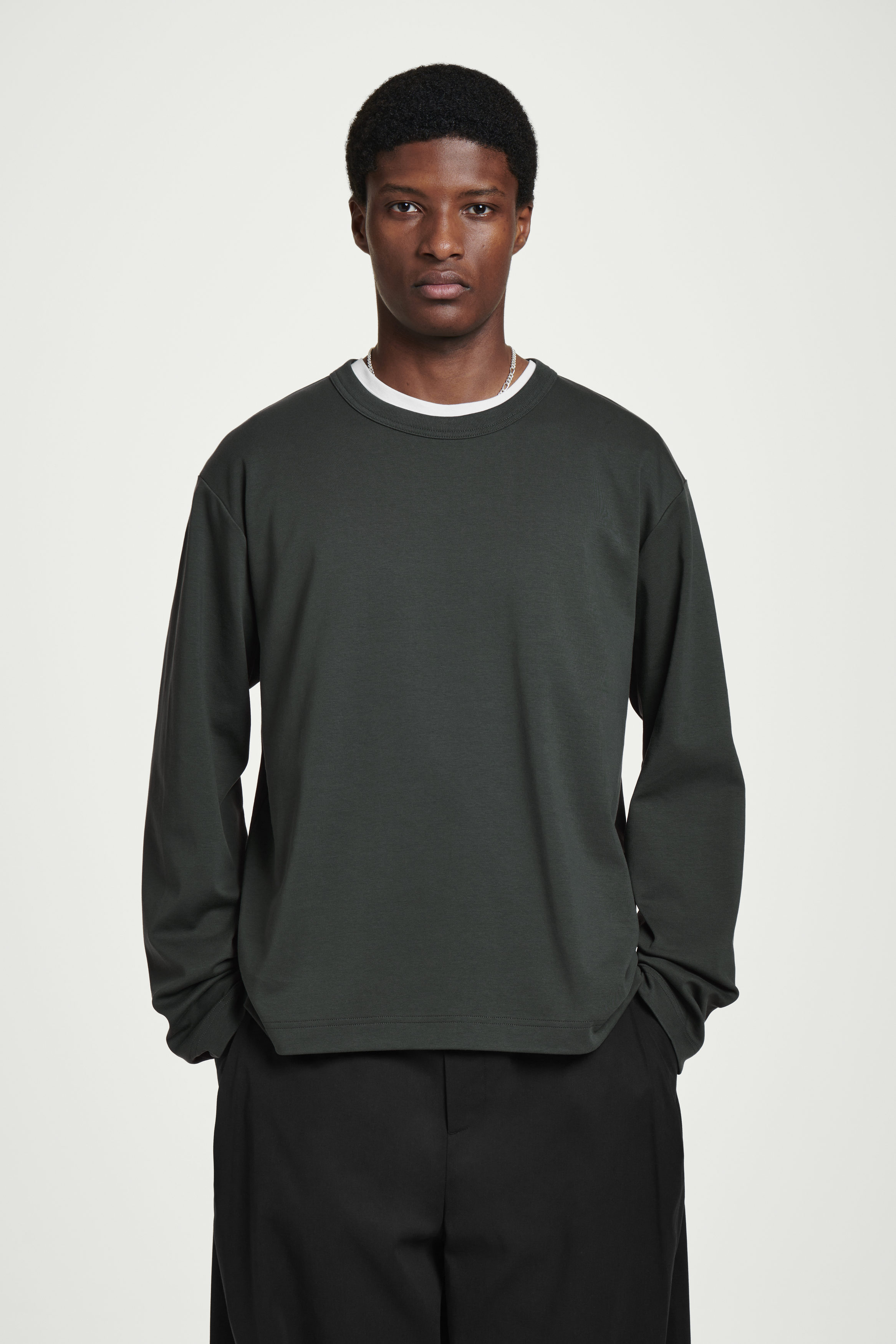 RELAXED JERSEY INTERLOCK LONG-SLEEVED T-SHIRT - BLACK | COS