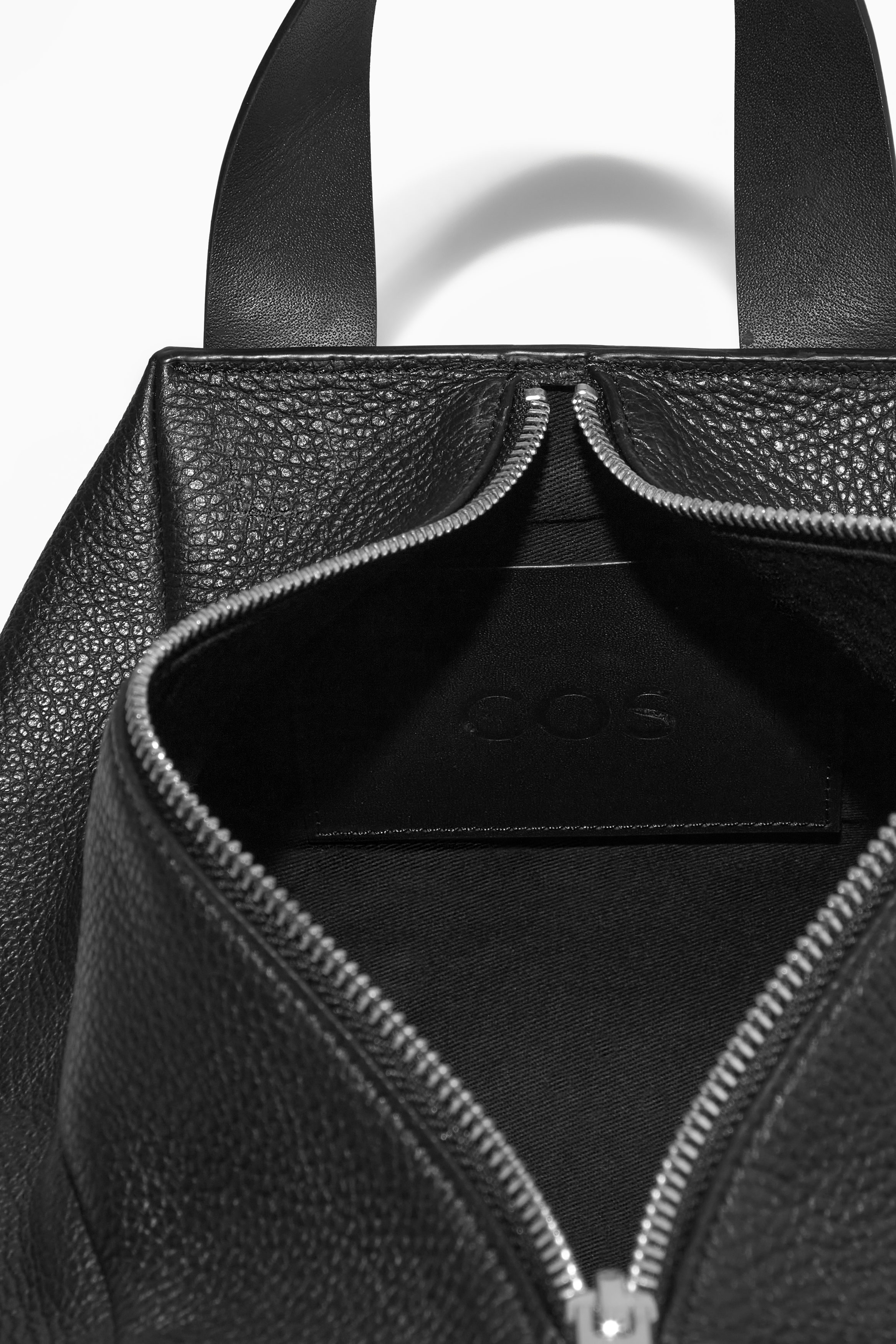 DIESEL☆ Leather mini bowling bag ブラック ショルダー付き DIESEL☆ Leather mini bowling bag ブラック ショルダー付き