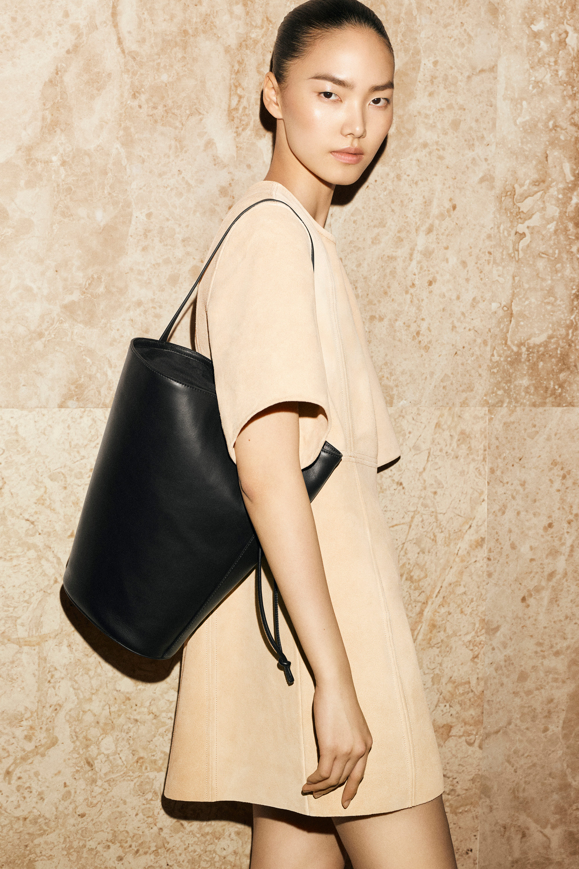 BUCKET BAG - LEATHER - BLACK