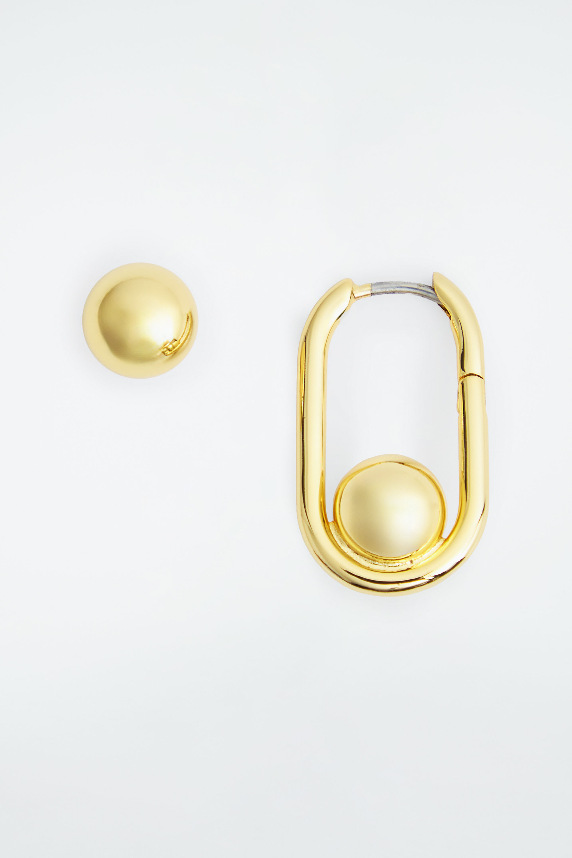 MISMATCHED SPHERE EARRINGS - GOLD