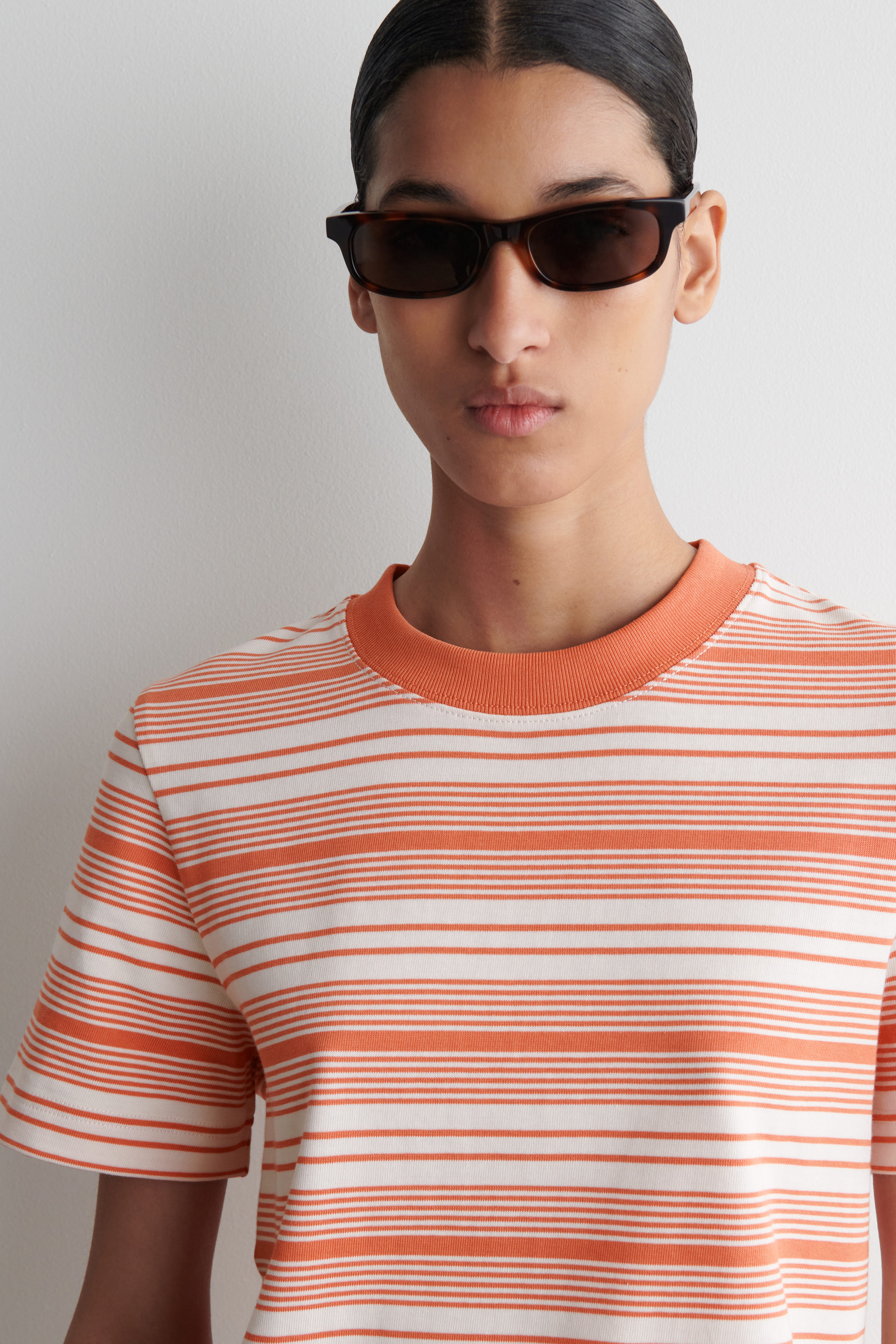 CLEAN CUT REGULAR T-SHIRT - ORANGE / WHITE / STRIPED | COS