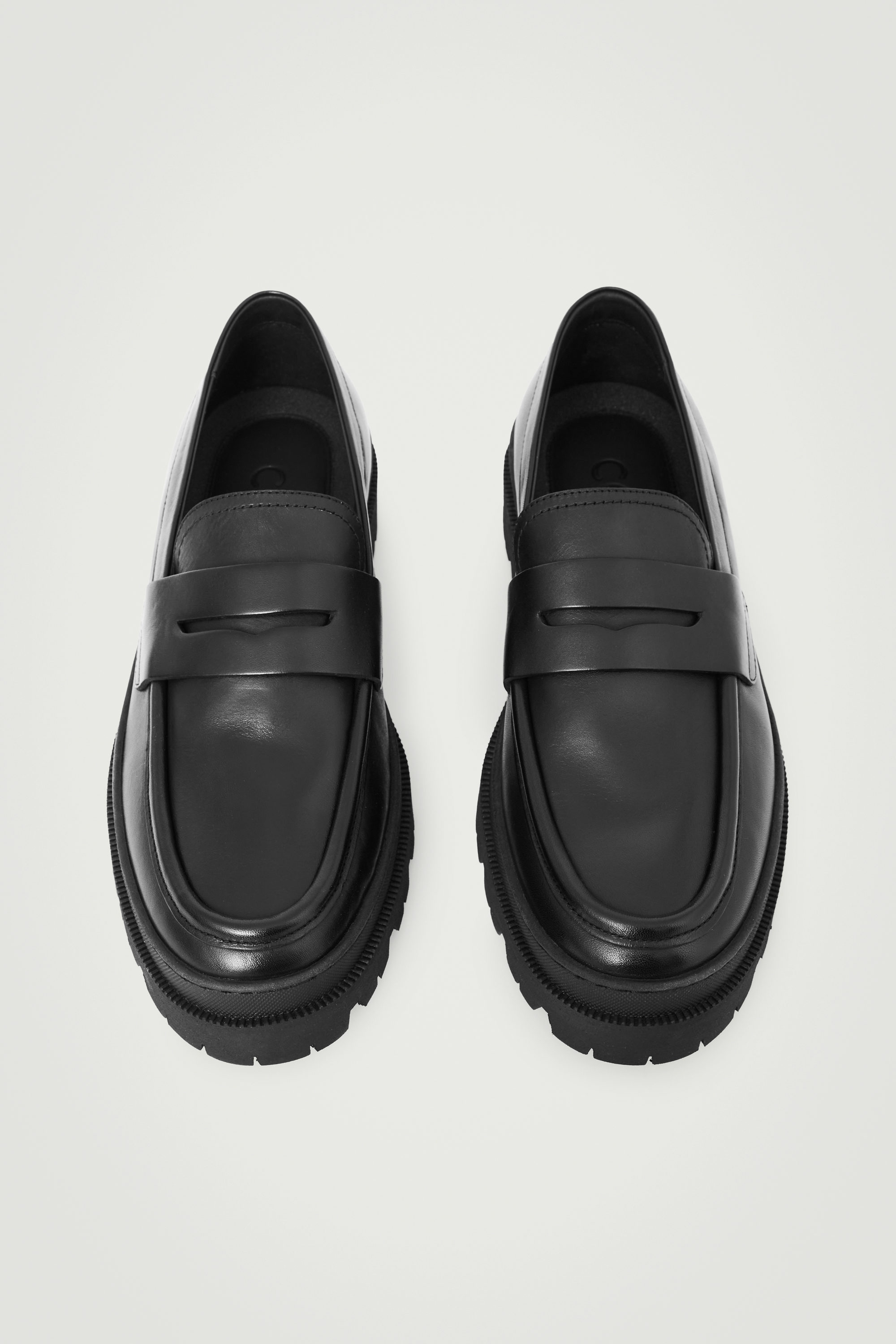 るなお★28 CHUNKY LEATHER LOAFERS - BLACK | COS US