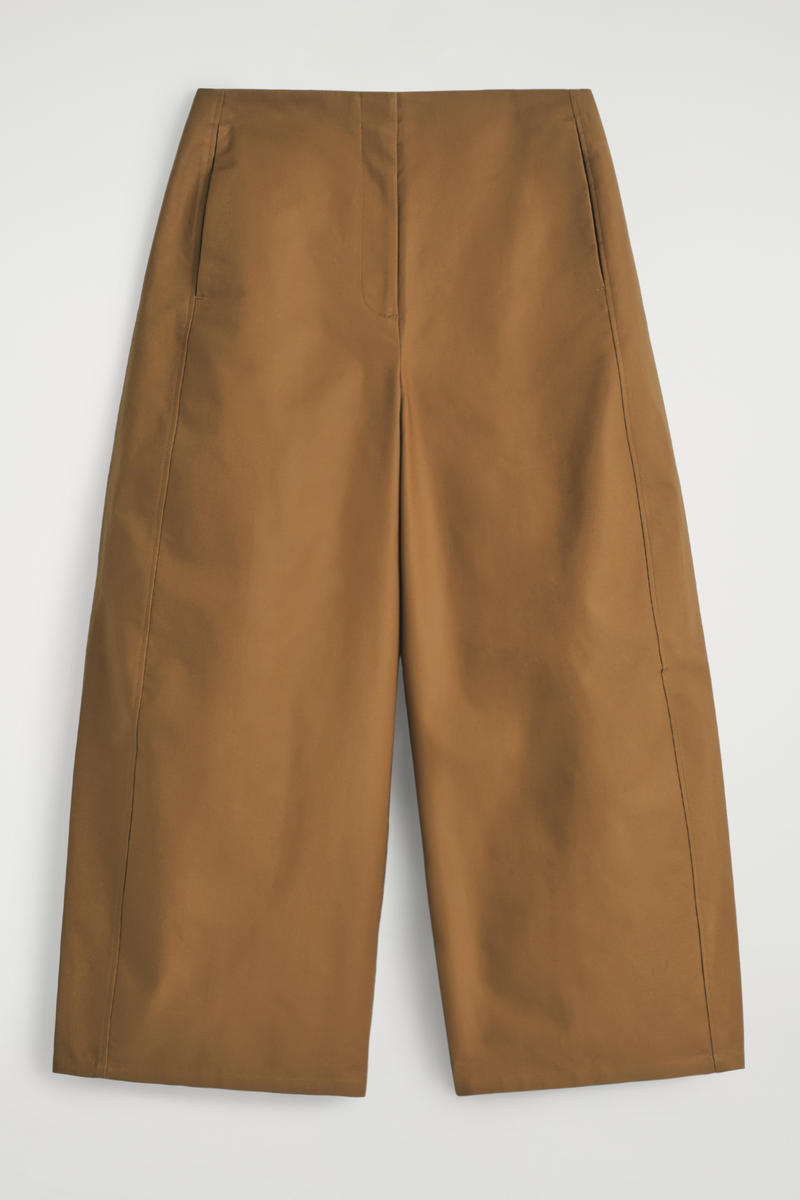 Cropped Barrel-Leg Cotton Trousers in Beige