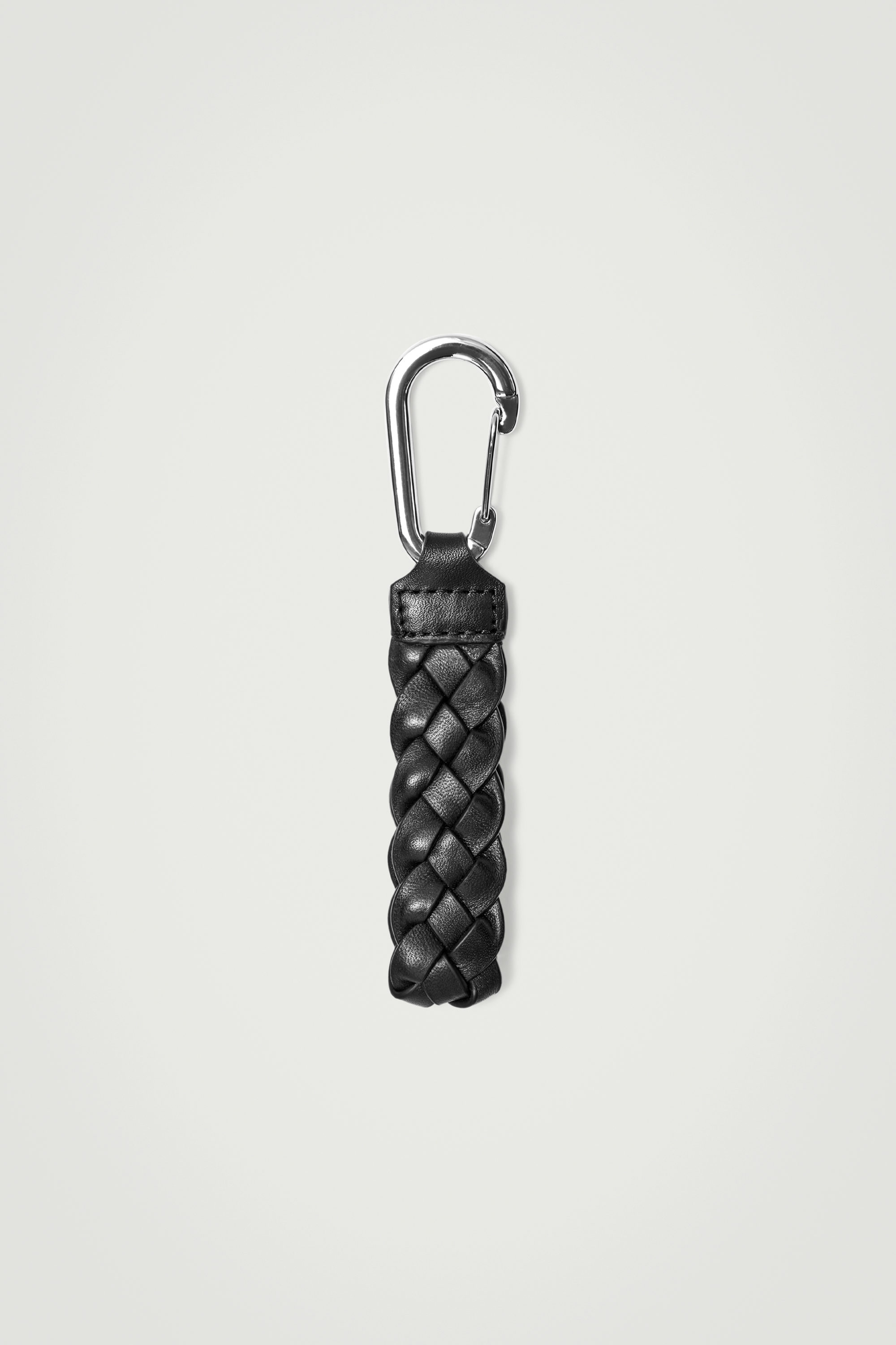 “COS MEN” Chunky Knotted Leather KeyRing CHUNKY KNOTTED LEATHER KEYRING - BLACK | COS