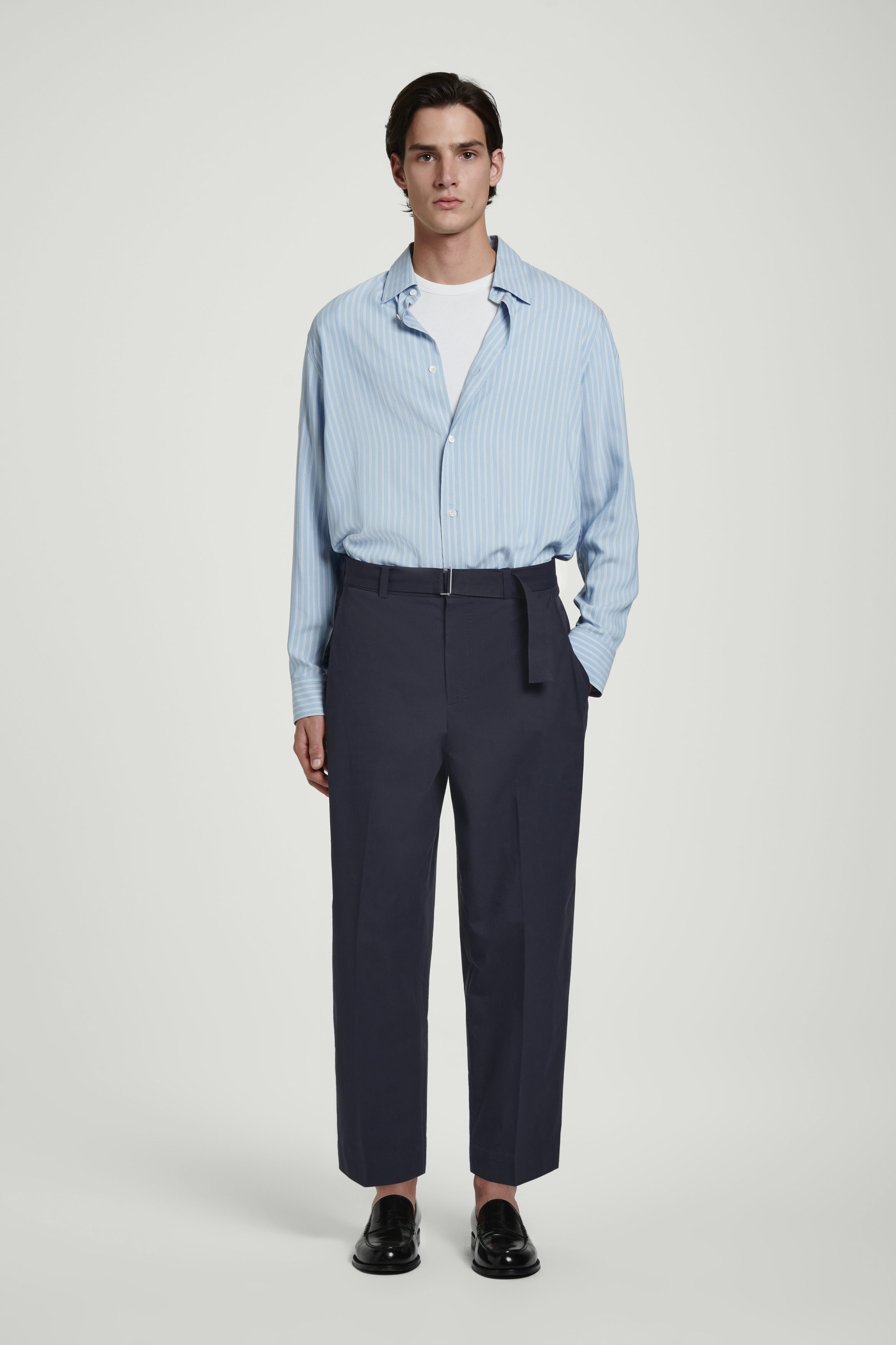 BELTED TAPERED COTTON PANTS - NAVY | COS